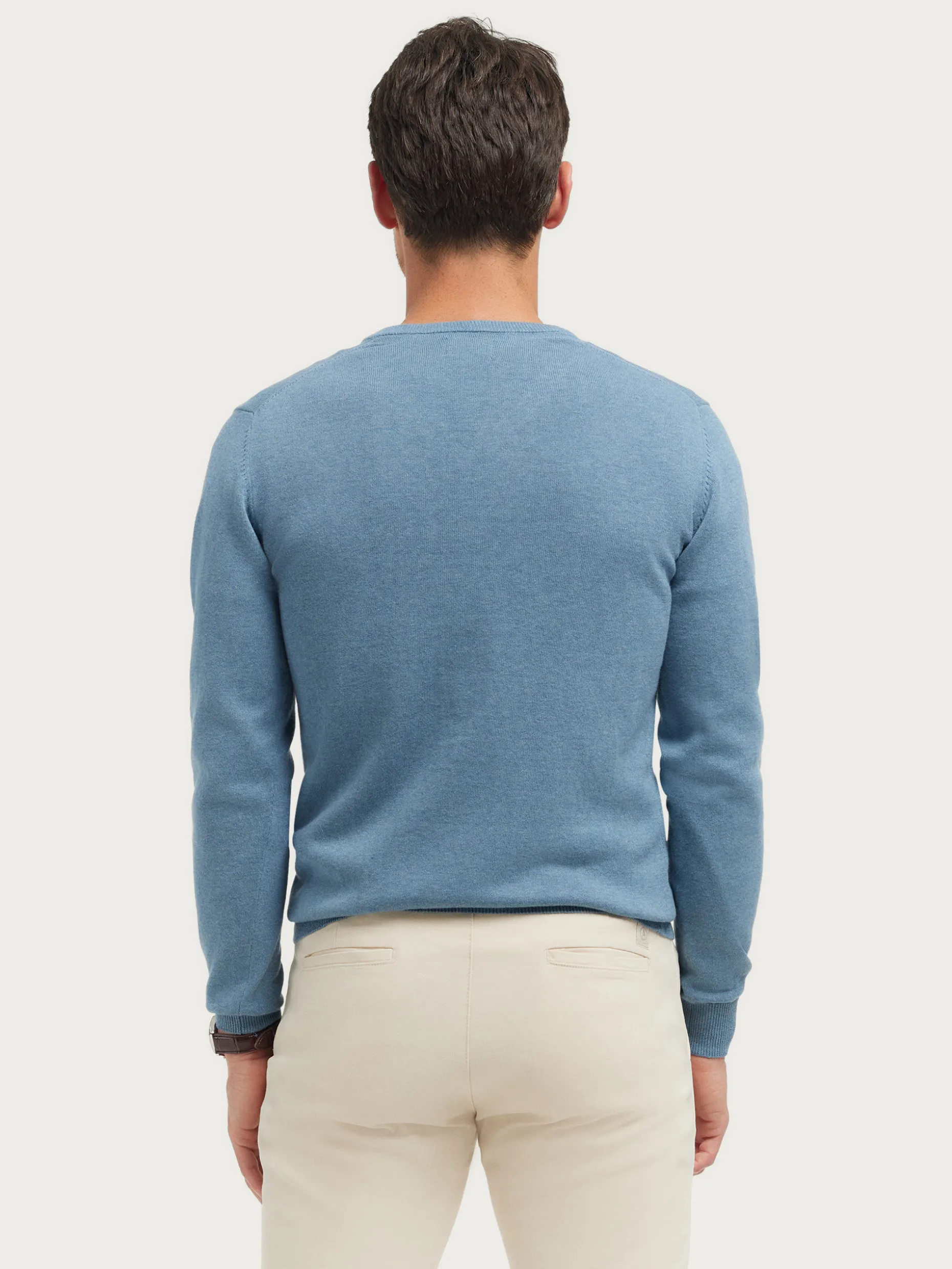 Maglietta a V in Jersey Moderna con Design Elegante - Collezione da Alvaro Moreno