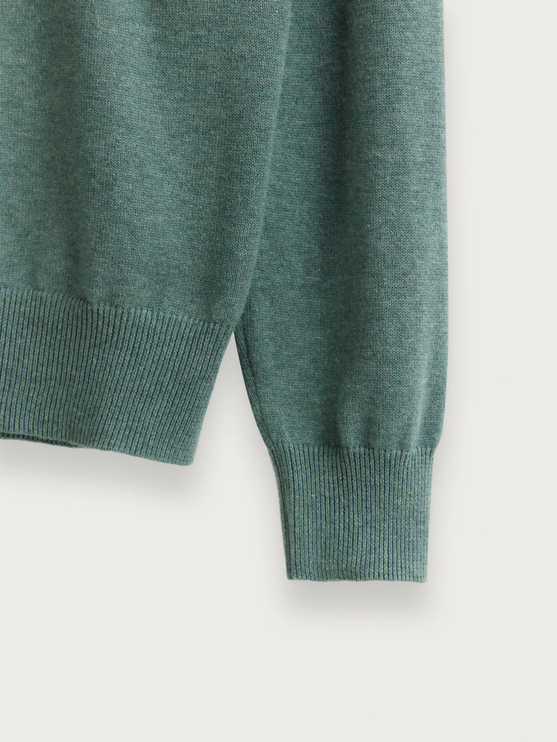 Maglia con Scollo a V in Puro Cotone - Tendenze Moda Primavera/Estate 2024 di Alvaro Moreno - Prezzo Imbattibile