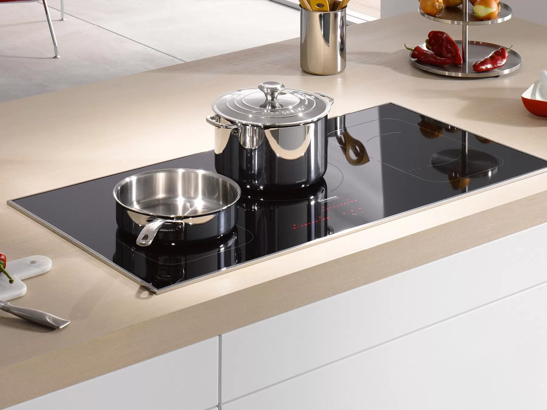 Piani cottura professionali Miele KM6377 - Soluzioni eleganti per cucine moderne ad alte prestazioni