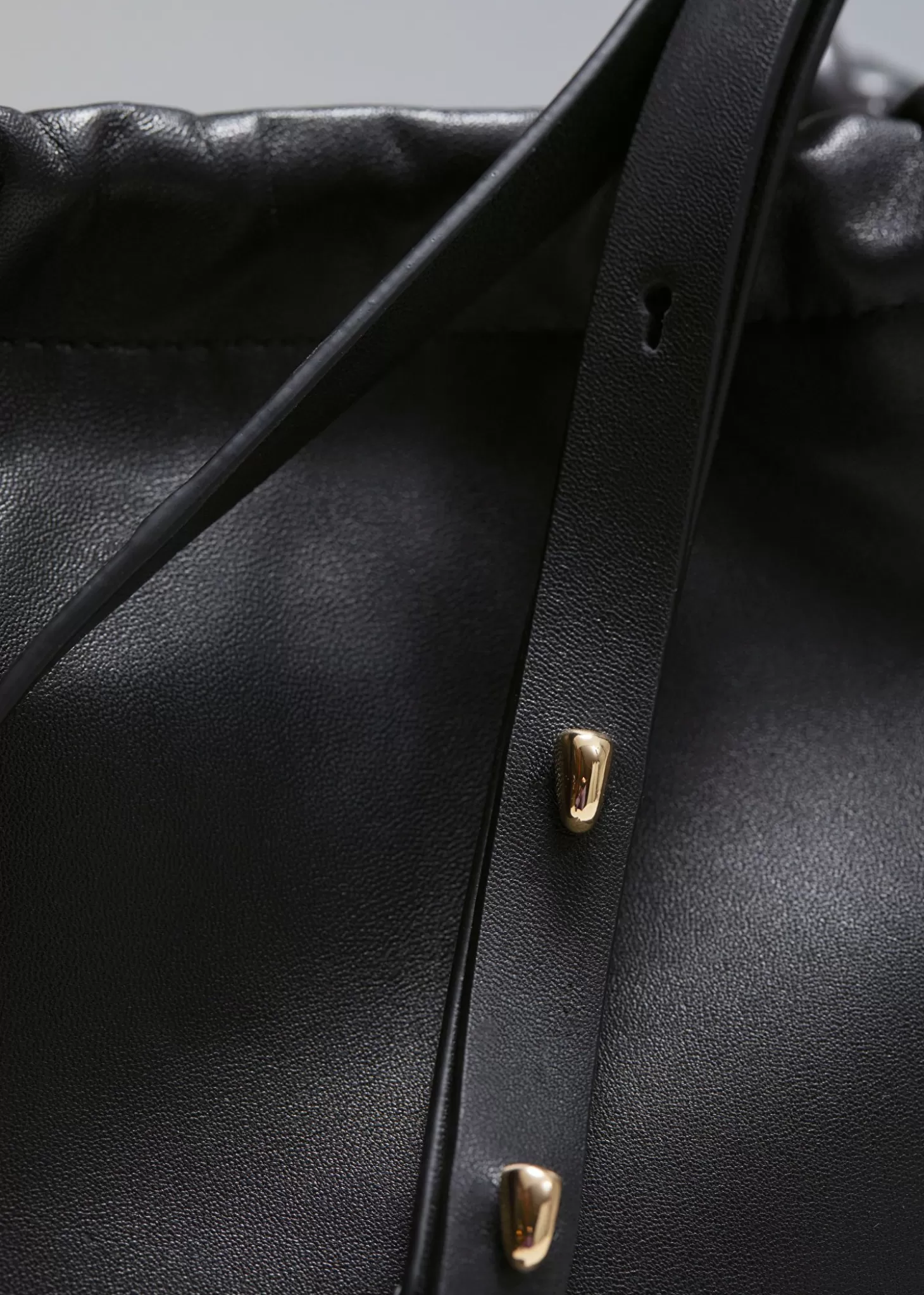 Borsa Secchiello in Pelle Verniciata - Modo&Stories con Finiture Oro Antico
