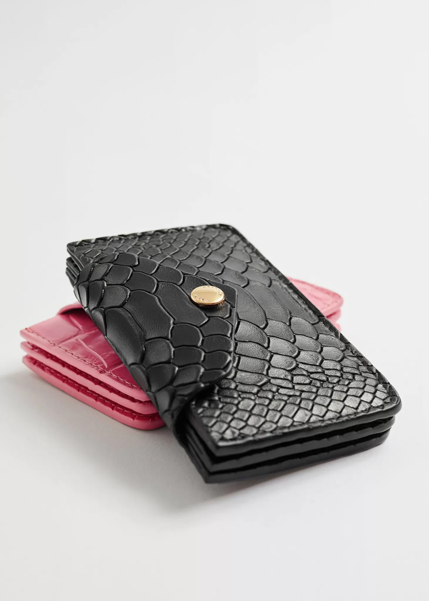 Portacarte Elegante in Pelle Nera - Design Minimal per Organizzazione Quotidiana | Collezione Online & Other Stories