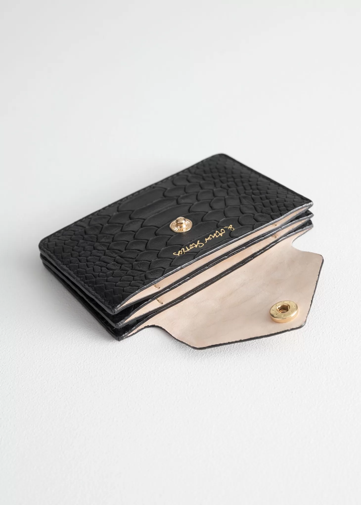 Portacarte Elegante in Pelle Nera - Design Minimal per Organizzazione Quotidiana | Collezione Online & Other Stories