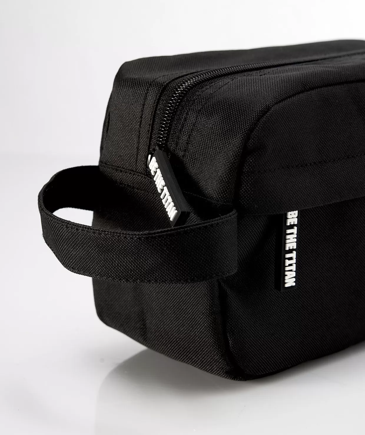 Borsa Portacosmetici T1TAN per Attività Sportive - Compatta e Resistente

(：，