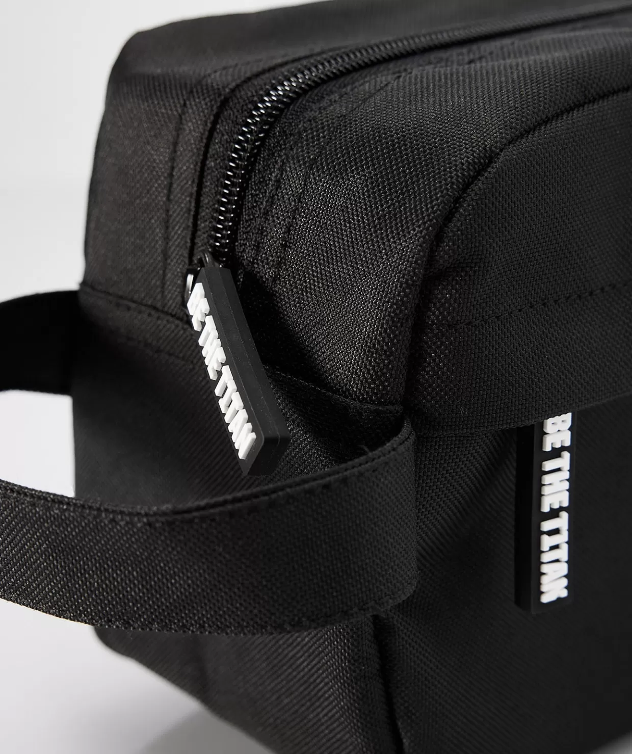 Borsa Portacosmetici T1TAN per Attività Sportive - Compatta e Resistente

(：，