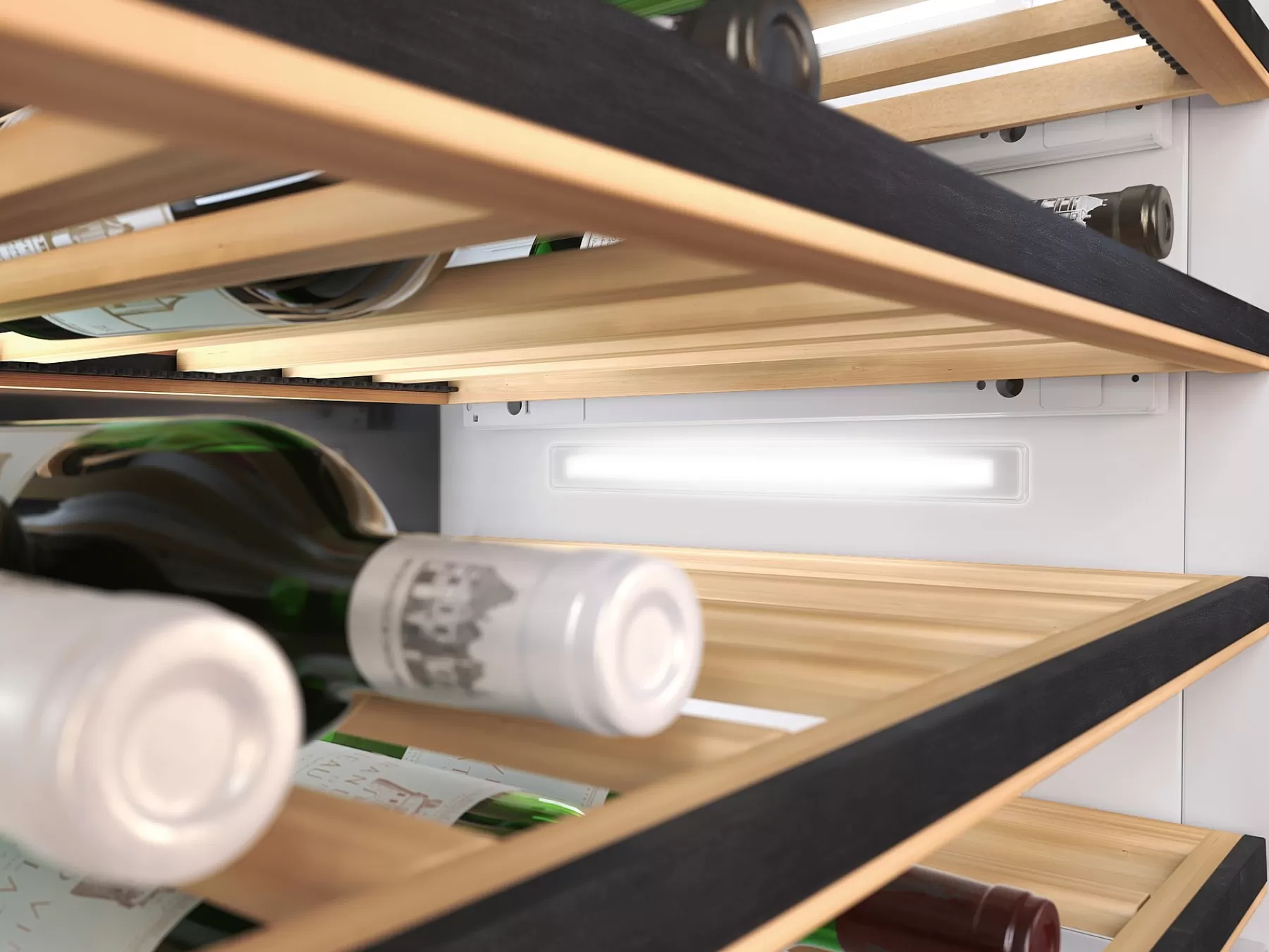 Miele Aspirapolvere Silenzioso ad Alta Efficienza Mastercool - Modello KWT 2662 VIS con Tecnologia Avanzata di Filtrazione