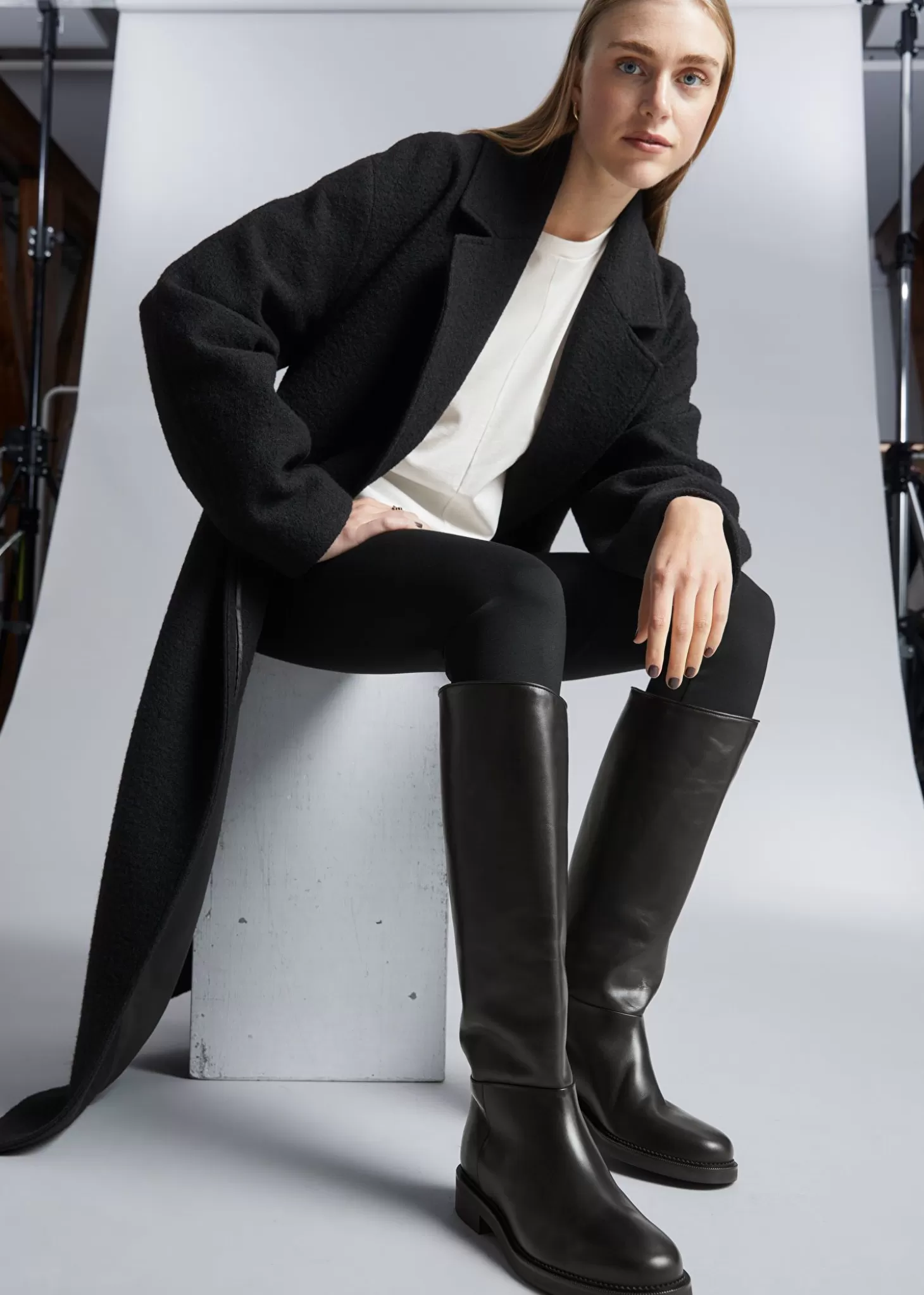 Stivali Eleganti in Pelle Morbida Nera - Design Moderno da Other Stories - Modello Rider