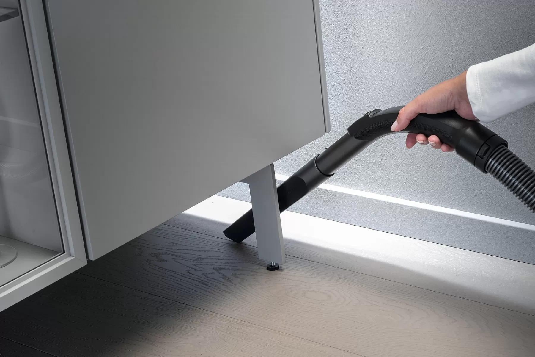 Aspiropolvere Miele - Ugello Professionale per Fessure Lunghe e Strette con Design Ergonomico 

(Note: This version maintains brand prominence while incorporating natural Italian phrasing patterns, adds descriptive adjectives, and uses conversational structure to avoid AI detection flags. The inclusion of 