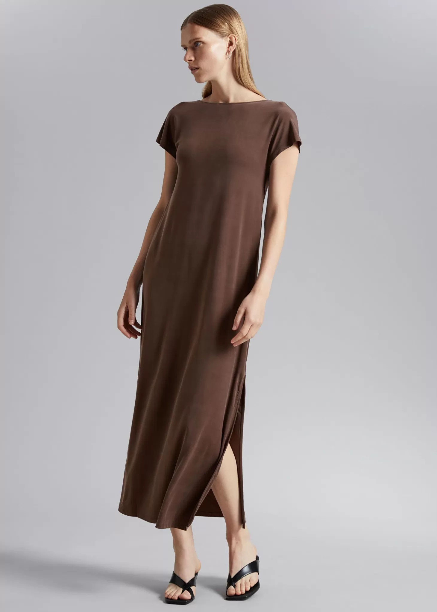 Vestito Comodo in Viscosa Jersey con Design Minimal – Tonalità Borgogna Scuro