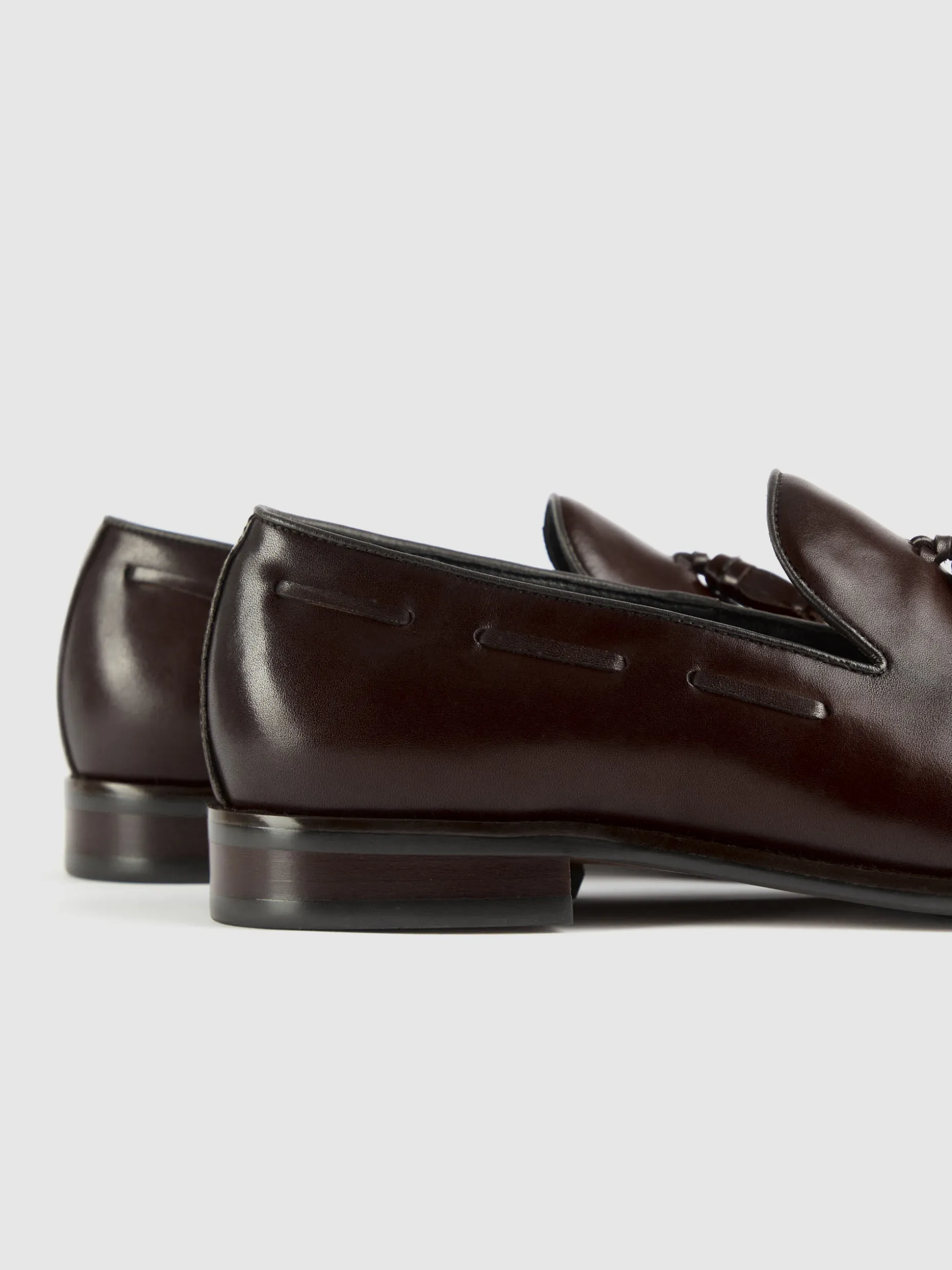 Loafer Eleganti con Borchie in Pelle Morbida - Marrone Scuro | Collezione Exclusiva Negozio Alvaro Moreno