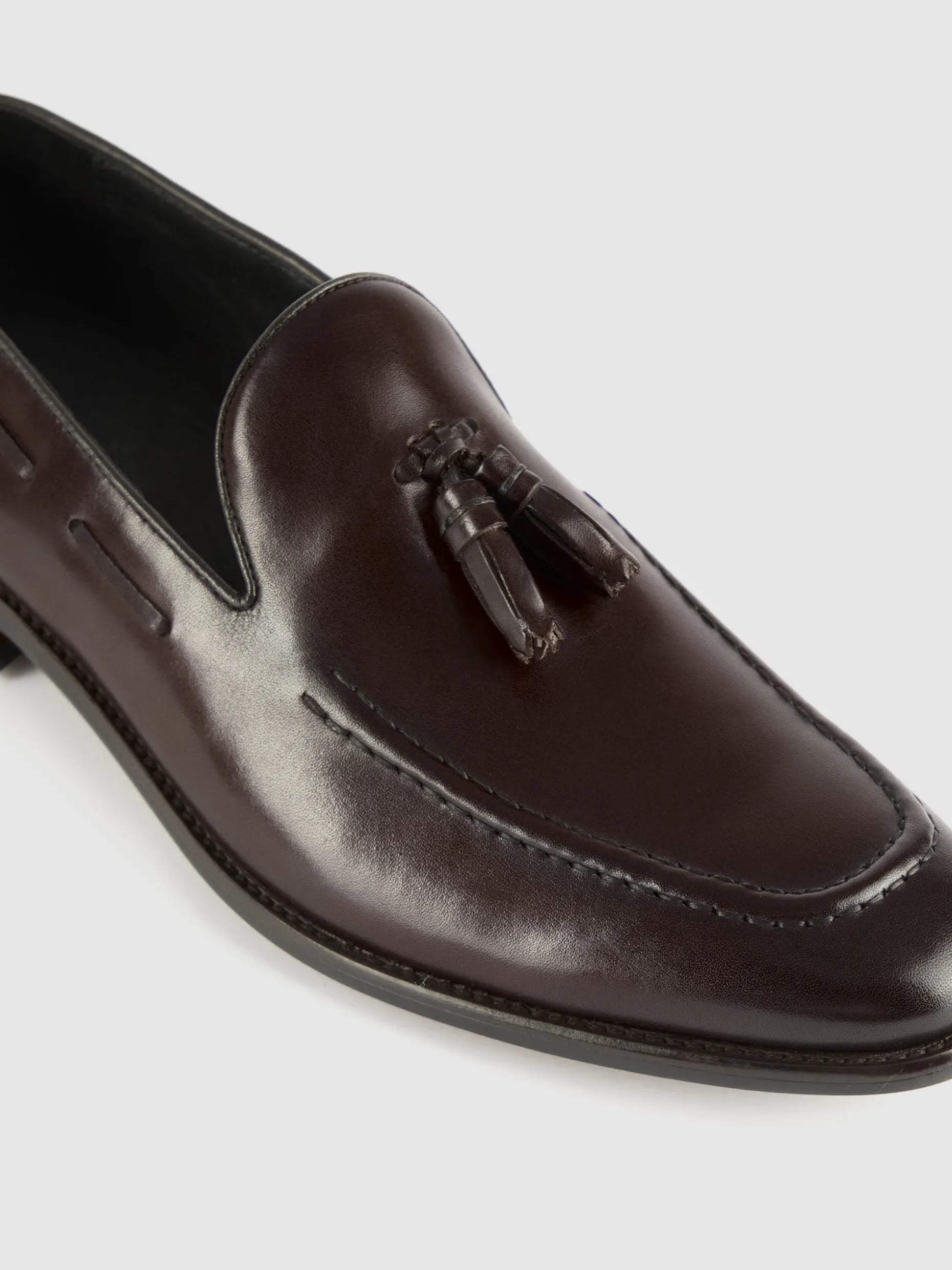 Loafer Eleganti con Borchie in Pelle Morbida - Marrone Scuro | Collezione Exclusiva Negozio Alvaro Moreno