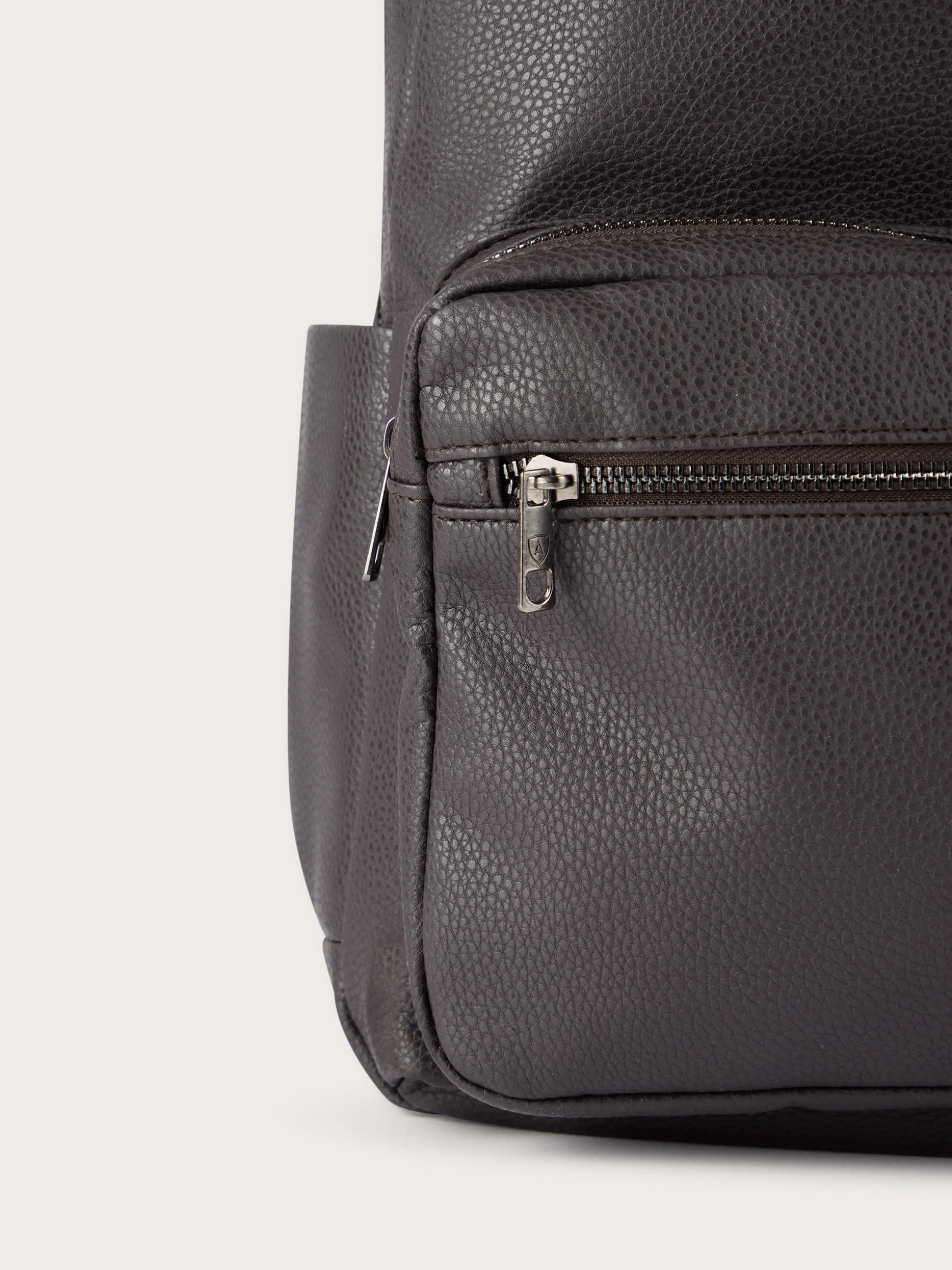 Zaino Rocco in Pelle Marrone di Alvaro Moreno - Design Robusto e Prezzo Accessibile