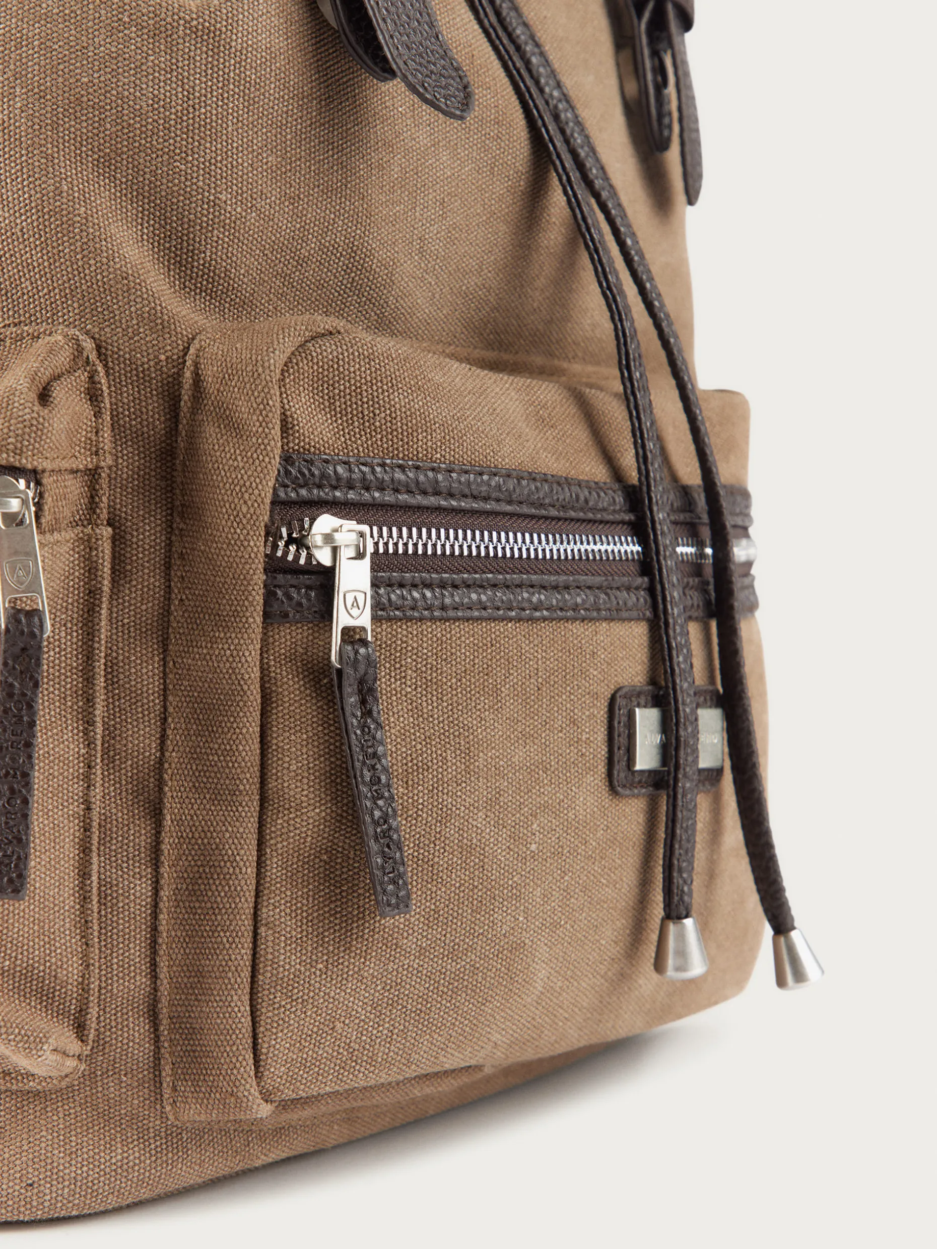 Borse Zaino MOCHILAN NOLAN Originali - Negozio Ufficiale Alvaro Moreno | Spedizione Gratuita + Sconti Fino al 30% | Nuova Collezione 2024 | Design Ergonomico per Escursionismo e Viaggi
