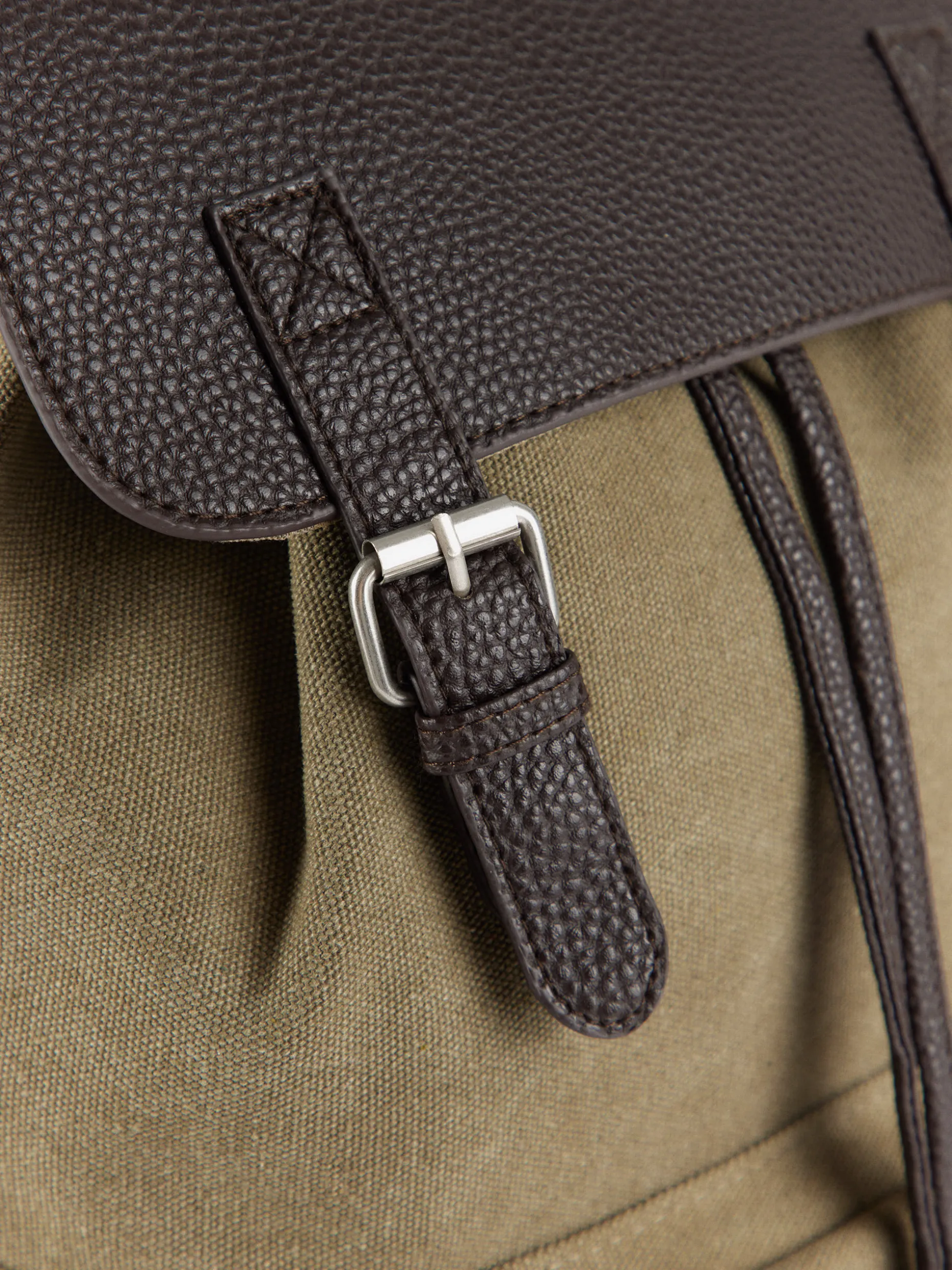 Zaino Nolan by Alvaro Moreno - Modello Classico con Prezzo Accessibile