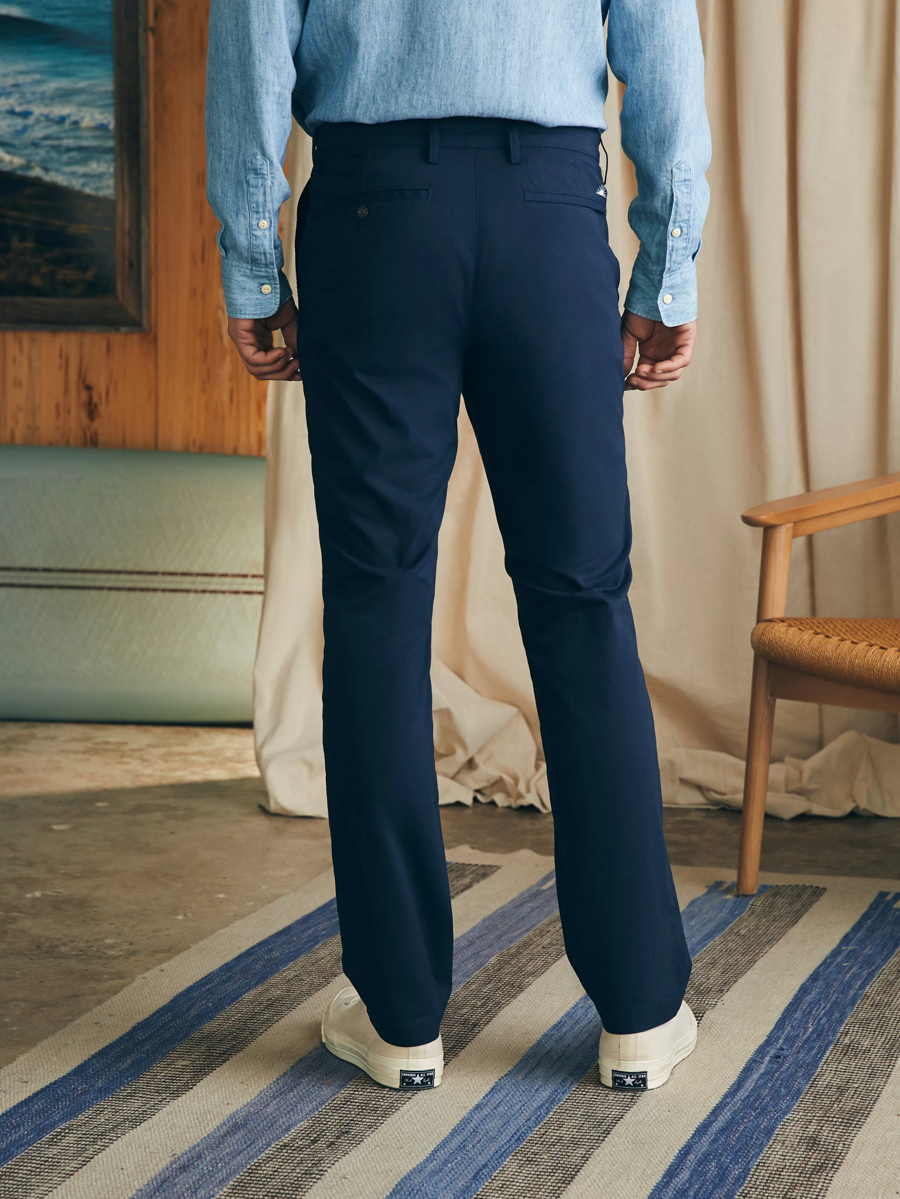 Pantaloni Chino Movement con Cavallo da 32 Pollici • Vestibilità Dinamica e Trama Premium • Faherty: L'Eccellenza del Design Americano per il Tuo Stile Quotidiano • Comodità Senza Paragoni
