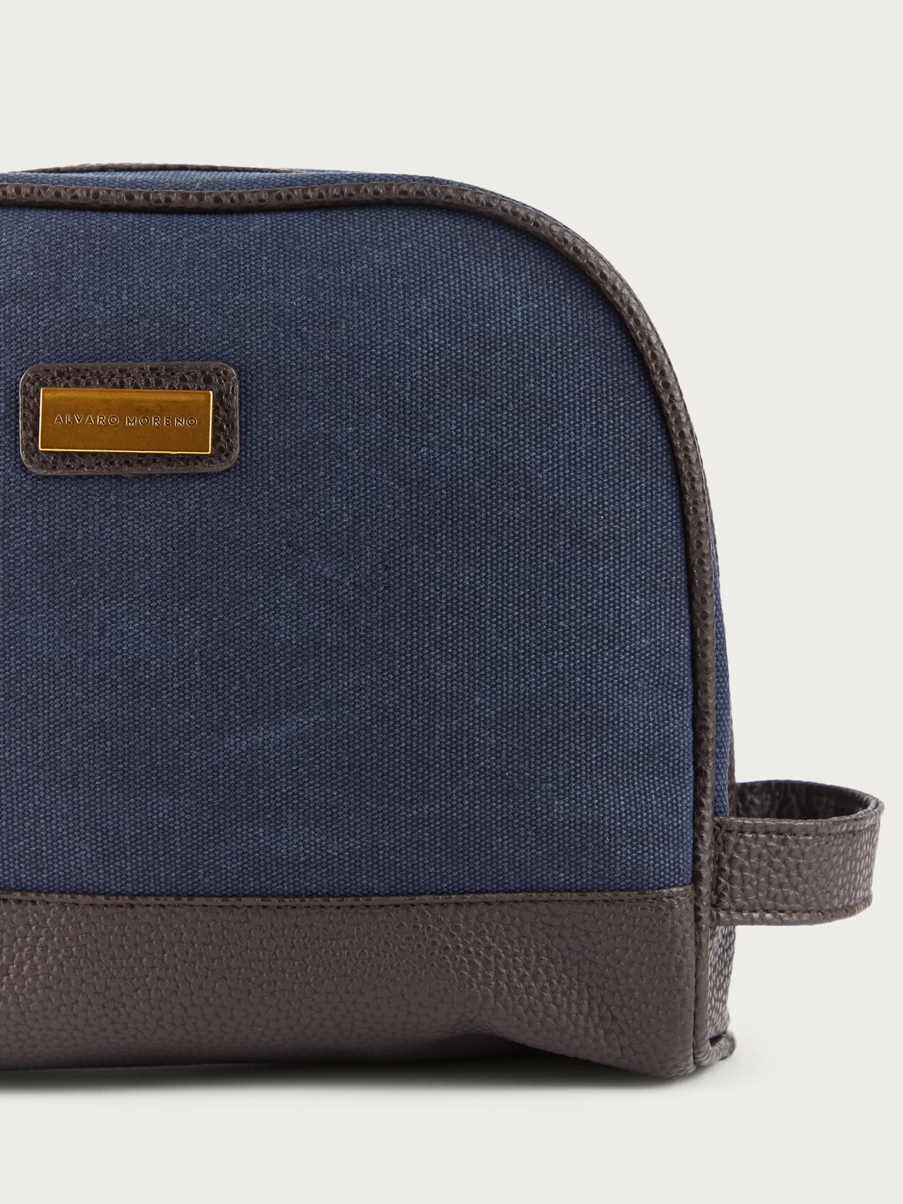 Elegante Necessaire da Viaggio Alvaro Moreno - Dante, Design Compatto e Prezzo Conveniente