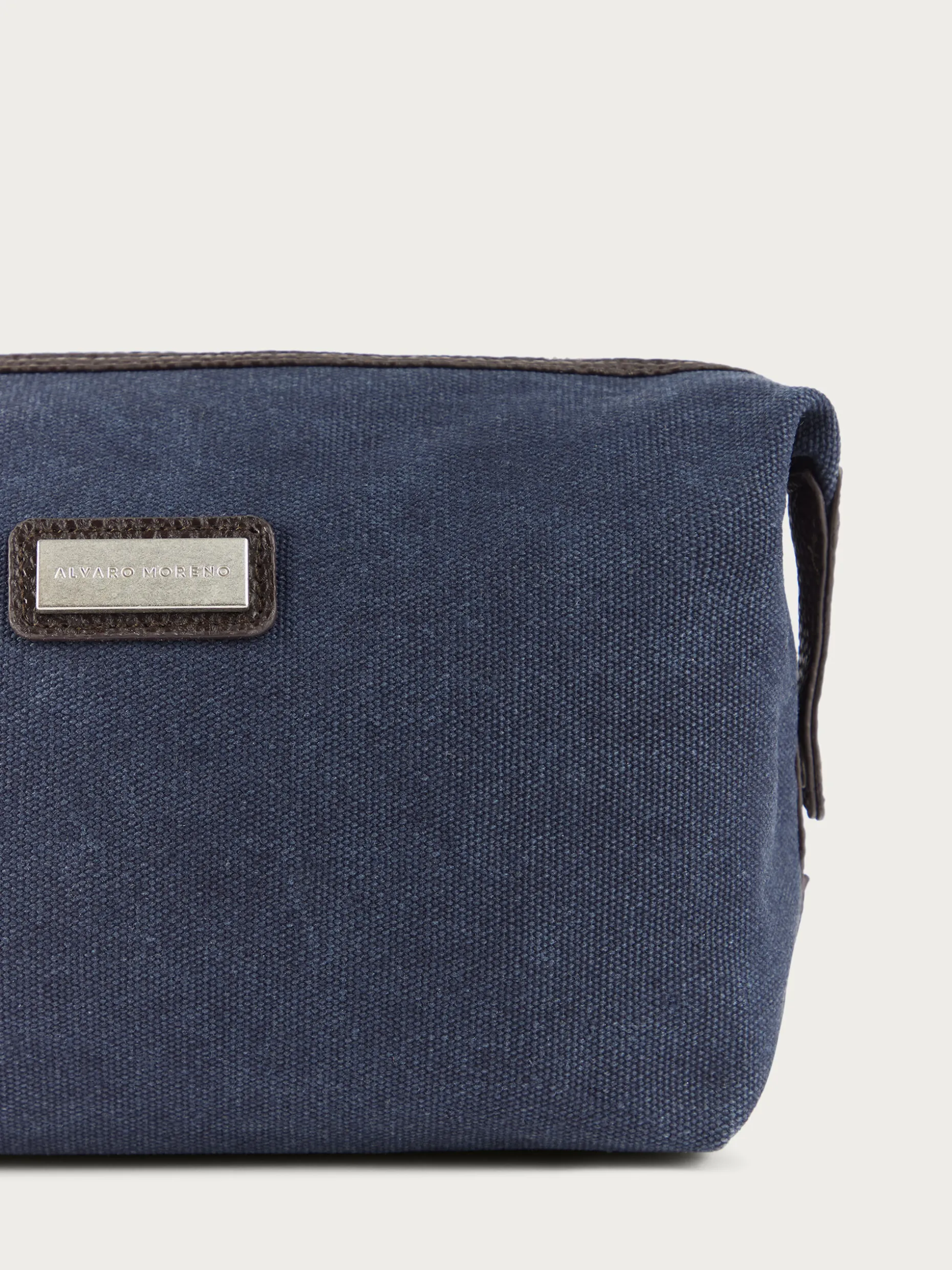 Borsa da Toilette Elegante Nolan - Accessorio Viaggio Essenziale | Negozio Alvaro Moreno