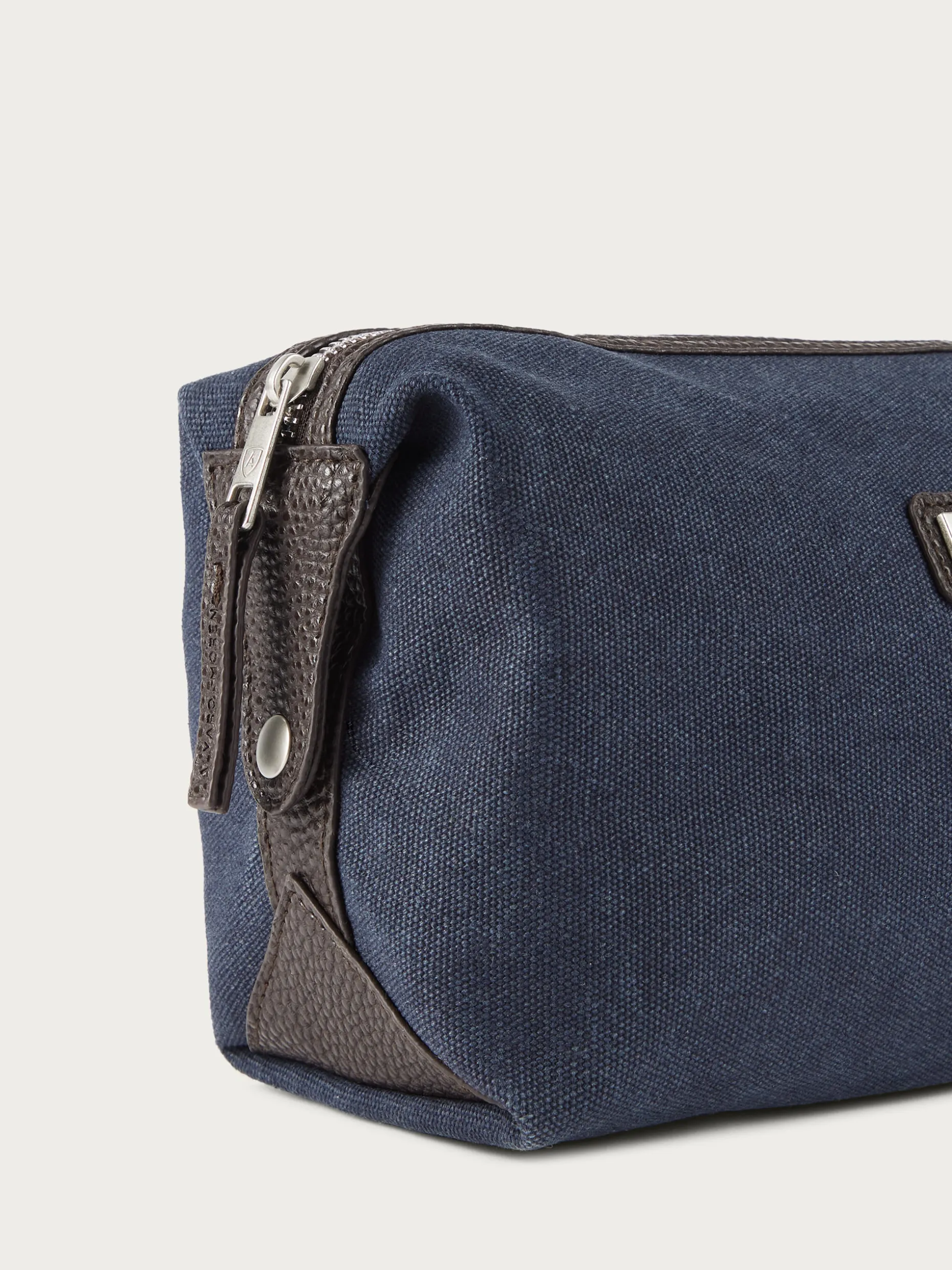 Borsa da Toilette Elegante Nolan - Accessorio Viaggio Essenziale | Negozio Alvaro Moreno