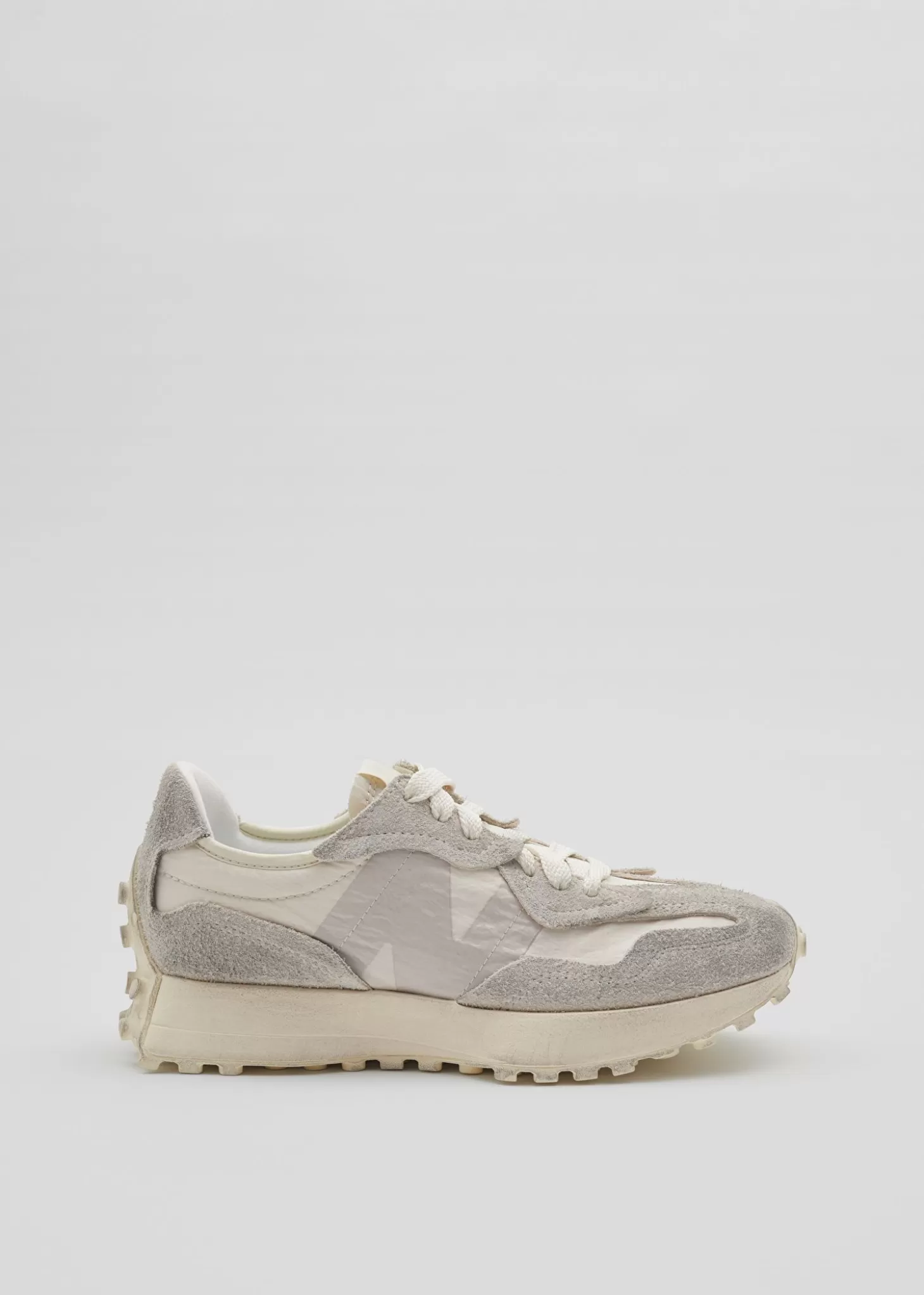 New Balance 327 Scarpe Sportive in Tonalità Sabbia Grigia - Edizione Esclusiva Other Stories