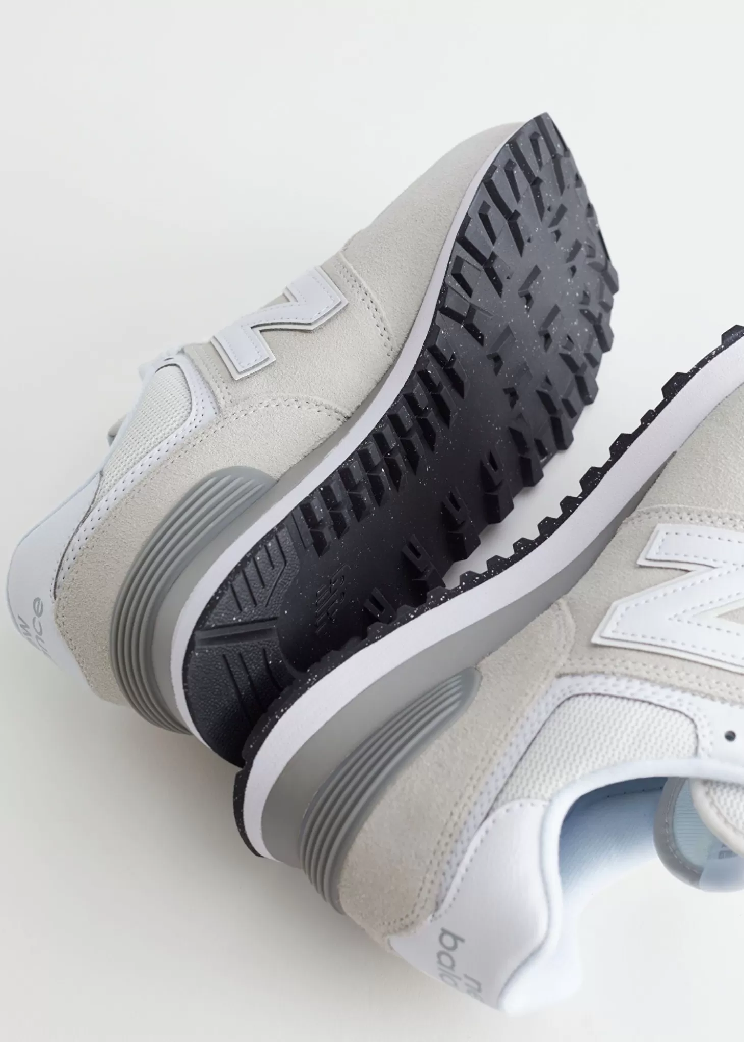 Nuovi Arrivi Saldi: Scarpe sportive New Balance 574 Core Donna in Tela Beige - Design Minimalista e Conforto Assicurato