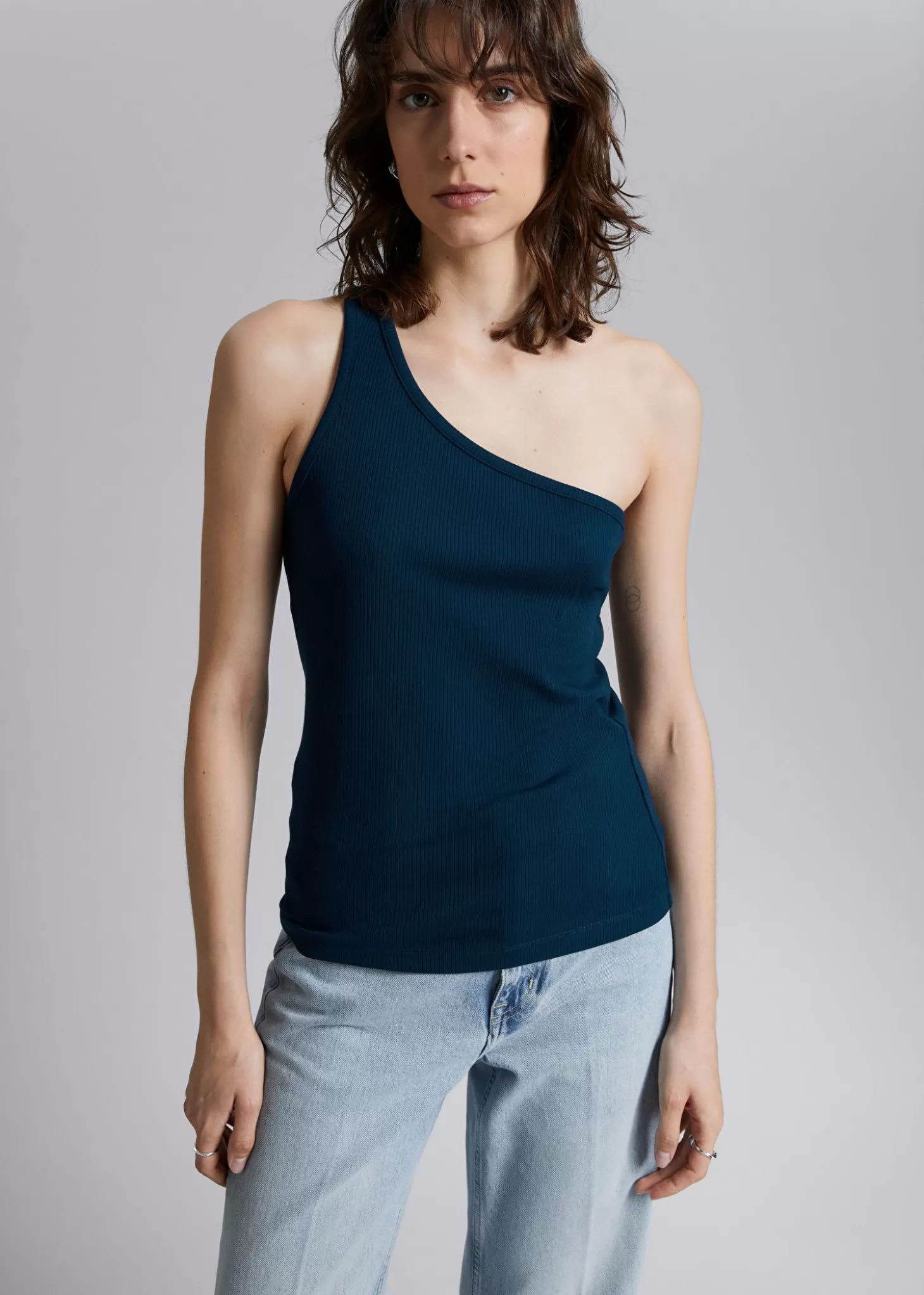 Maglia Asimmetrica con Scollo Avvolgente - Blu Notte di & Other Stories