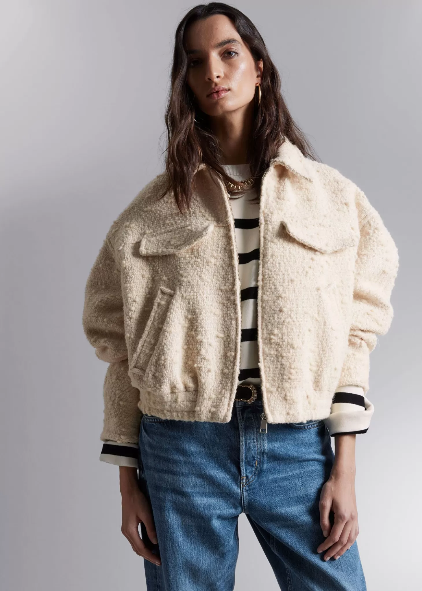 Giacca Oversize con Chiusura Lampo Decorativa - & Other Stories | Modello Comodo per Stagioni Fredde 

Scelta Top Autunno/Inverno 2024 | Cappotto Extra Large con Bottoni a Scomparsa - Collezione Esclusiva 

Abbinamento Perfetto Stile e Funzionalità - Giubotto Oversize & Other Stories | Versione Limitata 

Must-Have Stagionale: Cappotto XXL con Finiture Metallizzate - Design Minimalista & Other Stories 

Ultimi Pezzi Disponibili | Giacca Extra Large con Chiusura Innovativa - Comfort Estremo & Other Stories