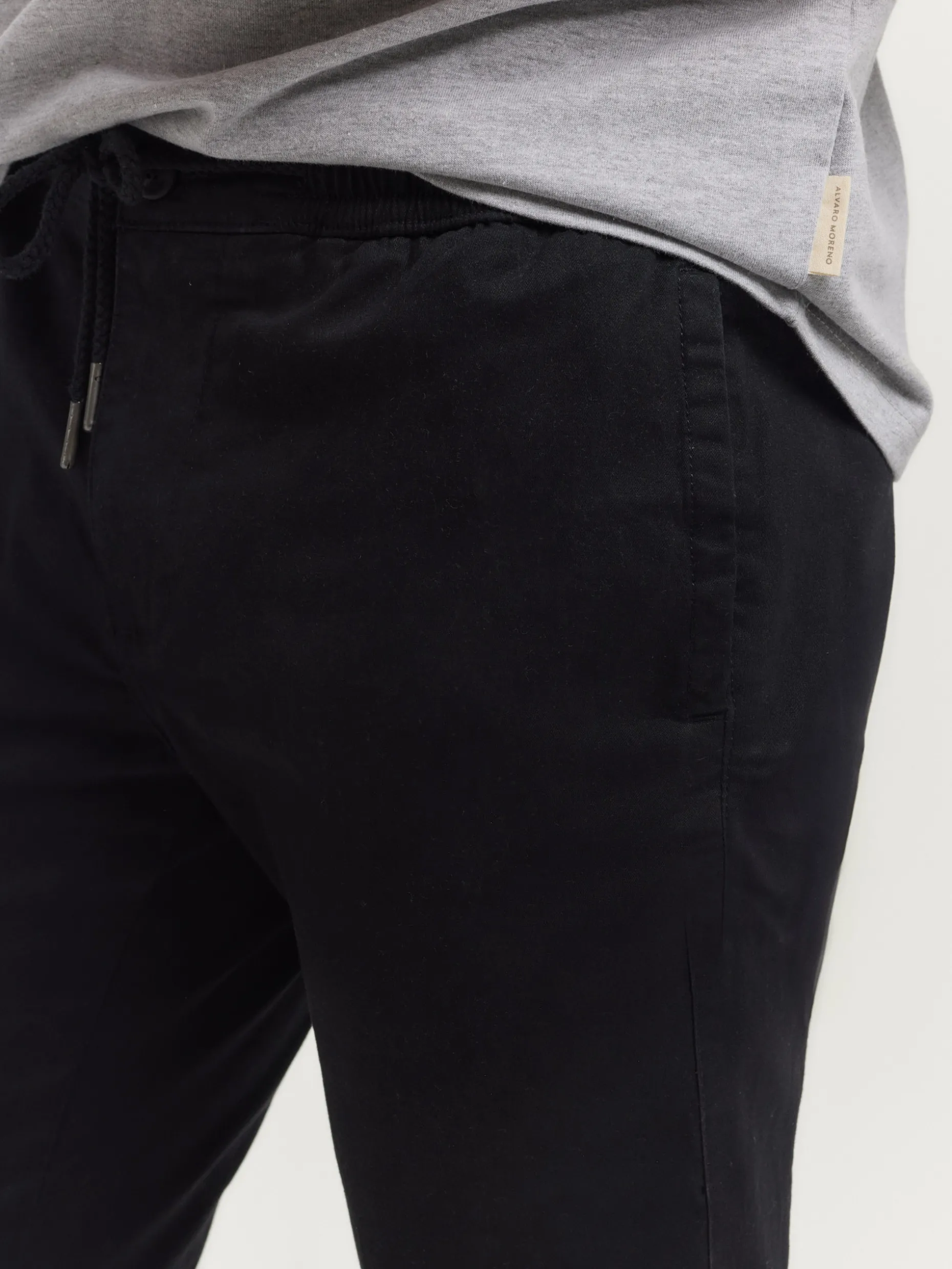 Pantaloni ANDER - Confortevoli e Stilizzati da Alvaro Moreno Outlet