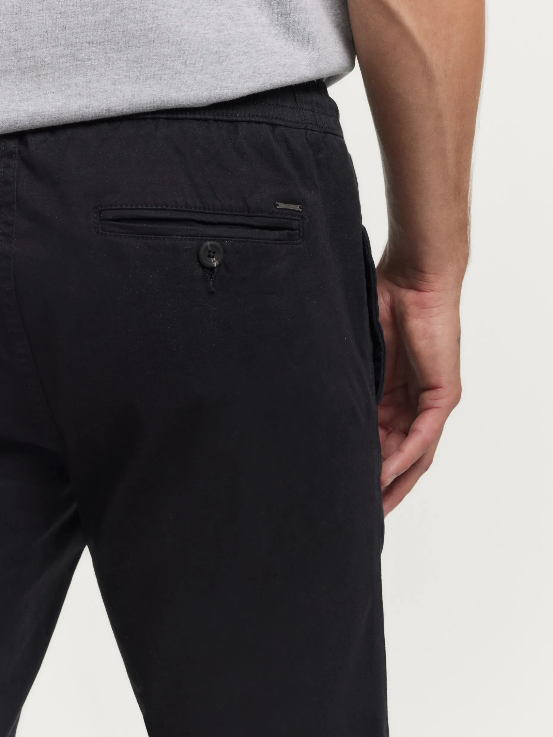 Pantaloni ANDER - Confortevoli e Stilizzati da Alvaro Moreno Outlet