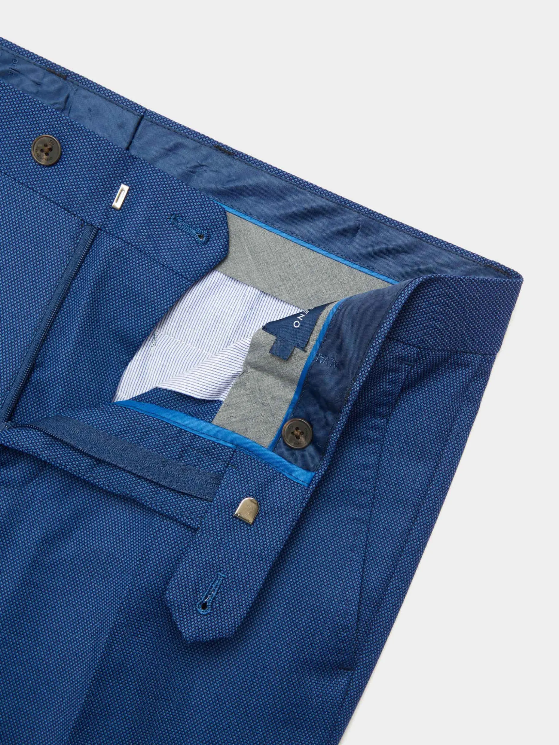 Pantaloni Uomo in Tessuto Bird's Eye - Design Moderno e Confortevole | Saldi Estivi Alvaro Moreno 2024