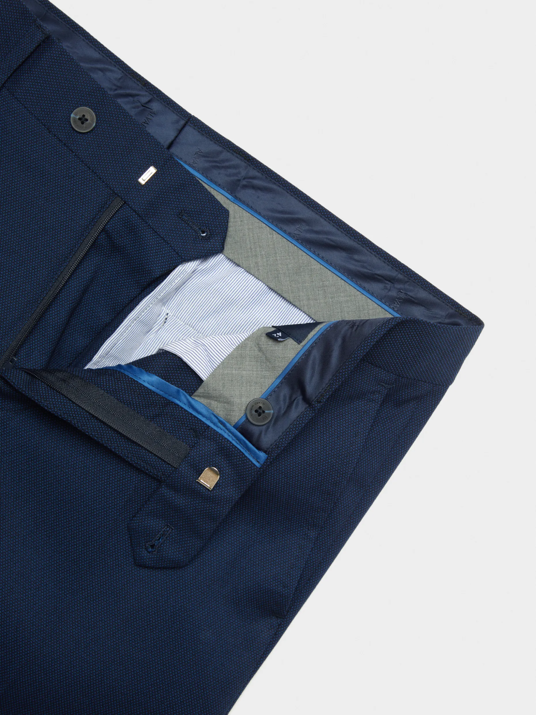 Pantalone Casual Alvaro Moreno in Tessuto Birdseye - Design Moderno e Comfort Ottimale per Tutto il Giorno