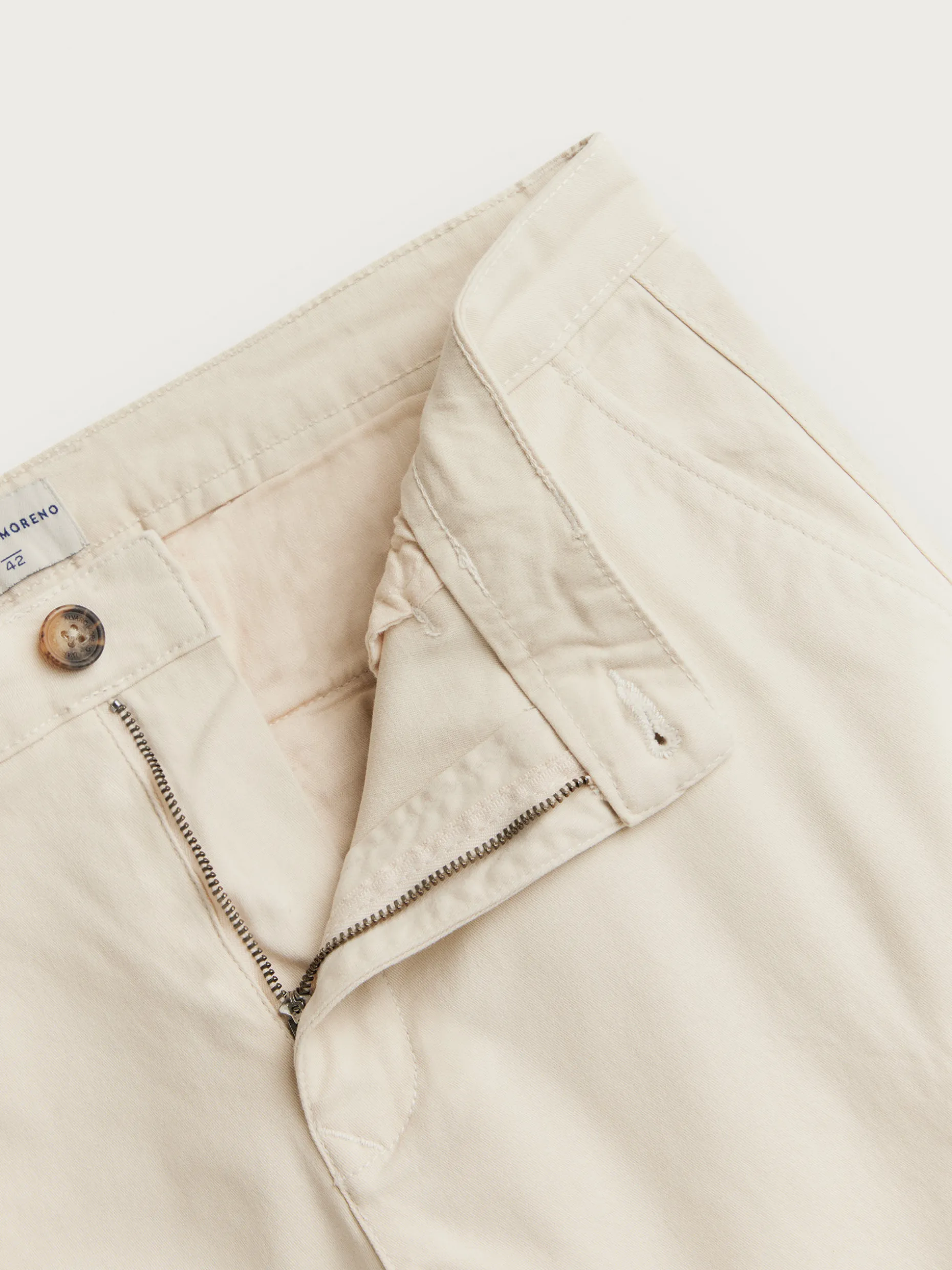 Pantaloni Cargo Multitasche Uomo Stile Elvis - Modello Funzionale in Tela Resistenti, Collezione Autunno/Inverno 2024 di Álvaro Moreno, Ideali per Look Casual e Trekking