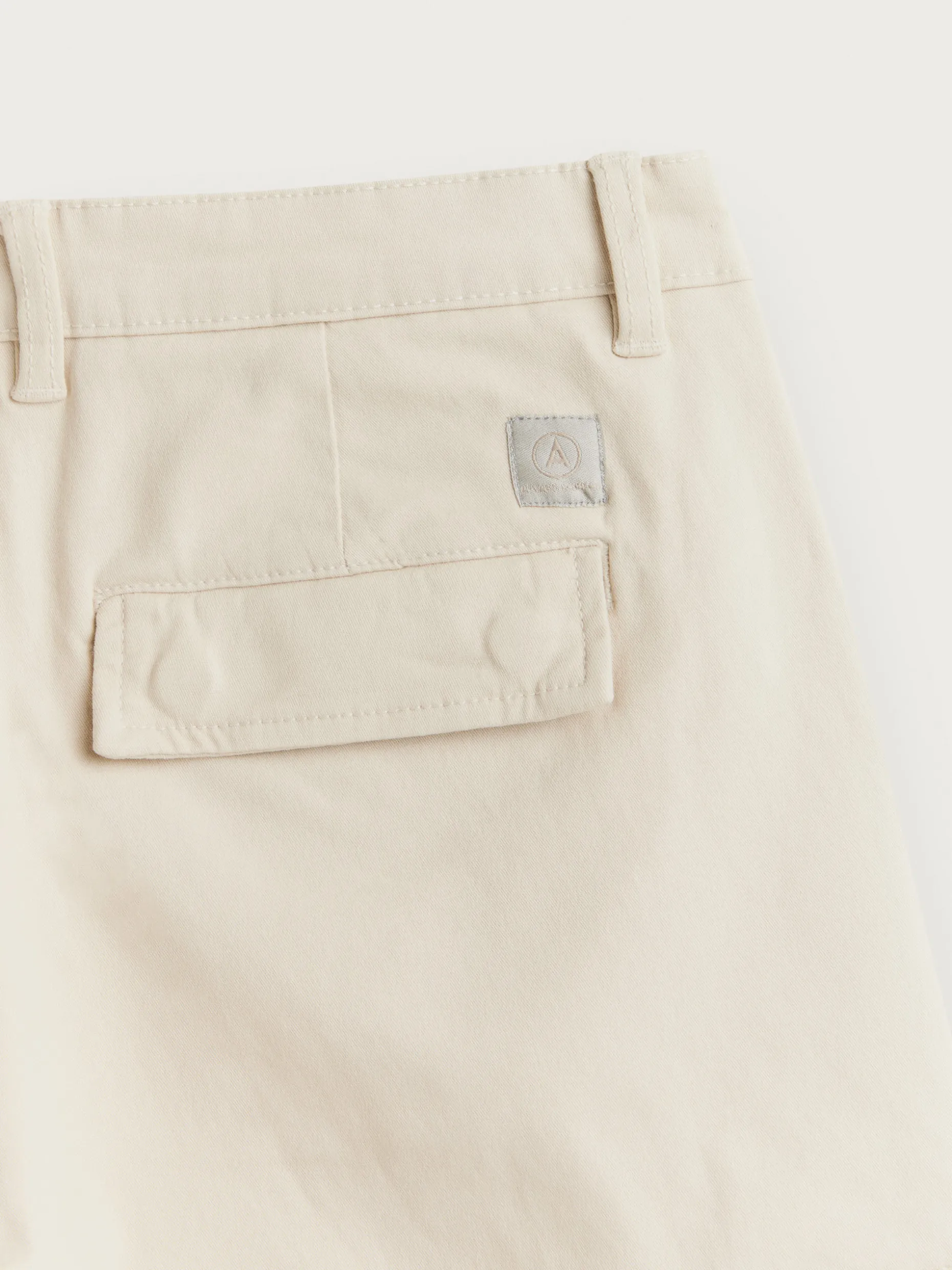 Pantaloni Cargo Multitasche Uomo Stile Elvis - Modello Funzionale in Tela Resistenti, Collezione Autunno/Inverno 2024 di Álvaro Moreno, Ideali per Look Casual e Trekking