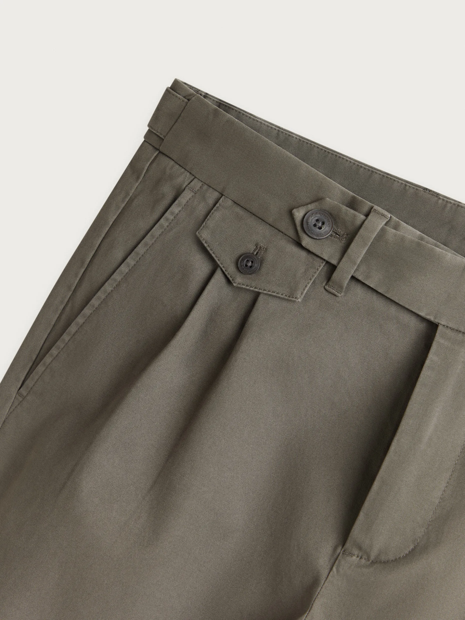 Pantaloni a Carota Elasticizzati Alvaro Moreno - Taglio Moderno e Confortevole con Prezzi Accessibili