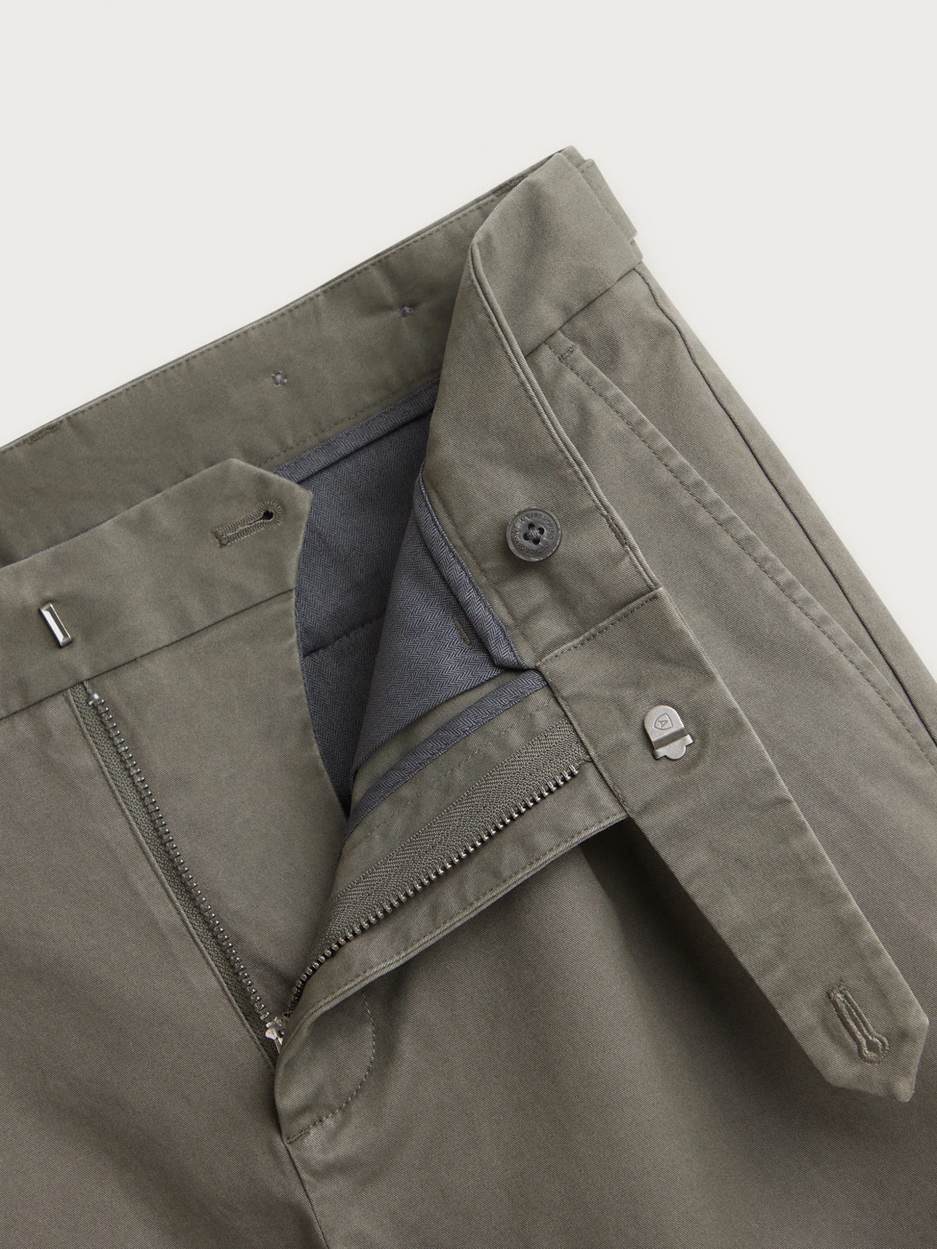 Pantaloni a Carota Elasticizzati Alvaro Moreno - Taglio Moderno e Confortevole con Prezzi Accessibili
