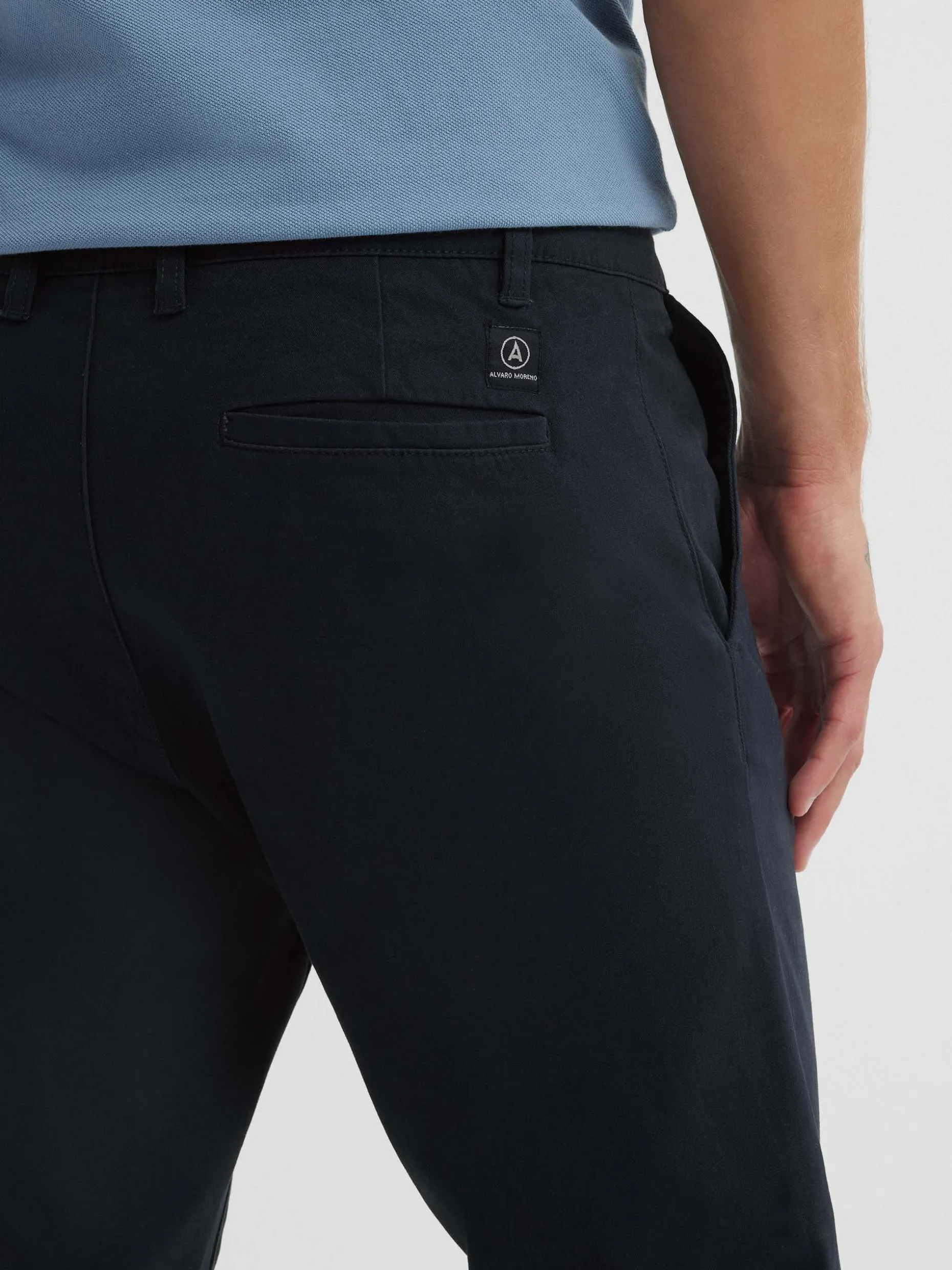 Pantaloni Chino Uomo Confortevoli, Tessuto Morbido e Resistente - Modelli Casual Eleganti per Primavera/Estate 2024 | Collezione Alvaro Moreno con Sconti Esclusivi
