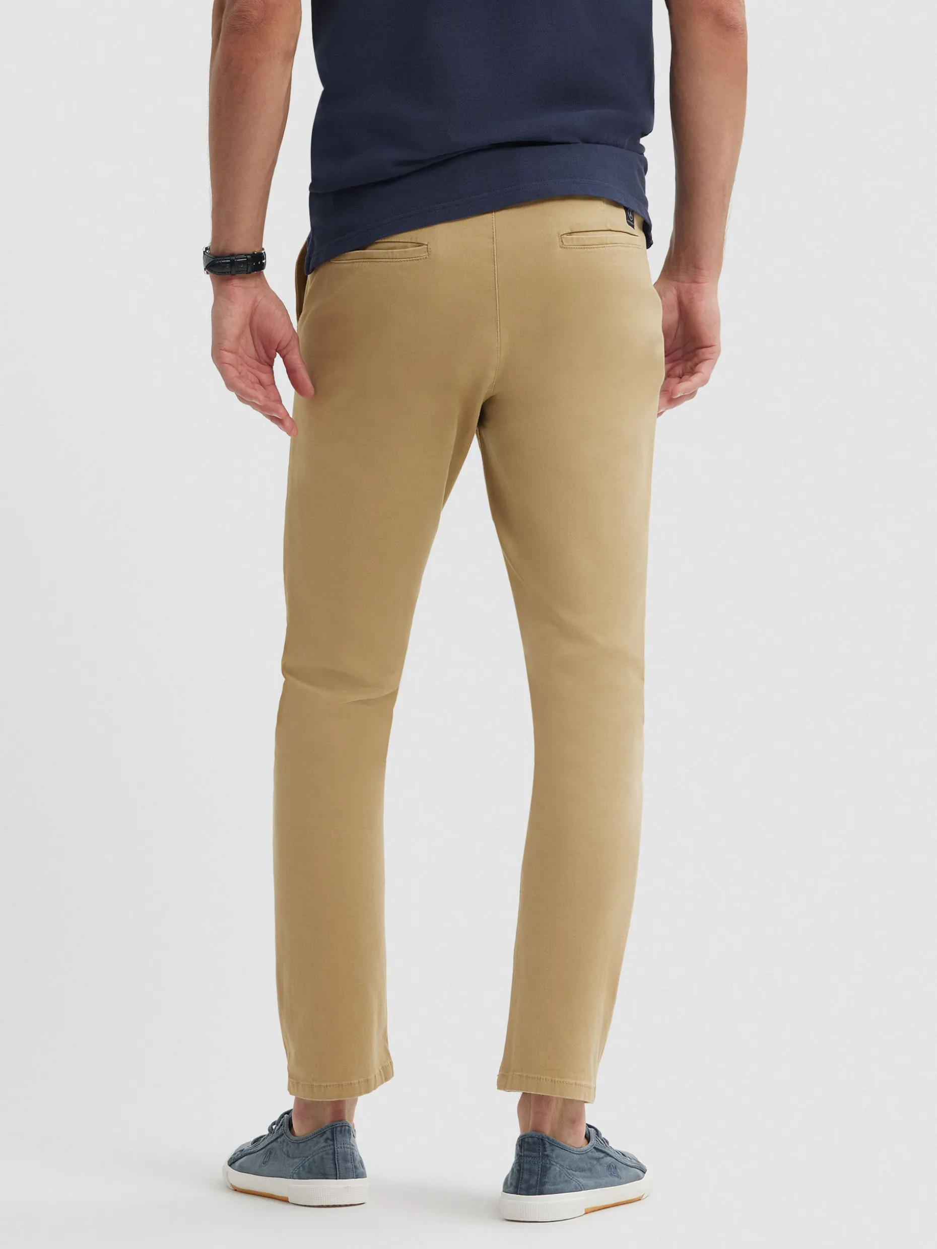 Pantaloni Chino Relax Fit: Comodità Quotidiana e Stile Senza Tempo - Collezione Alvaro Moreno Outlet