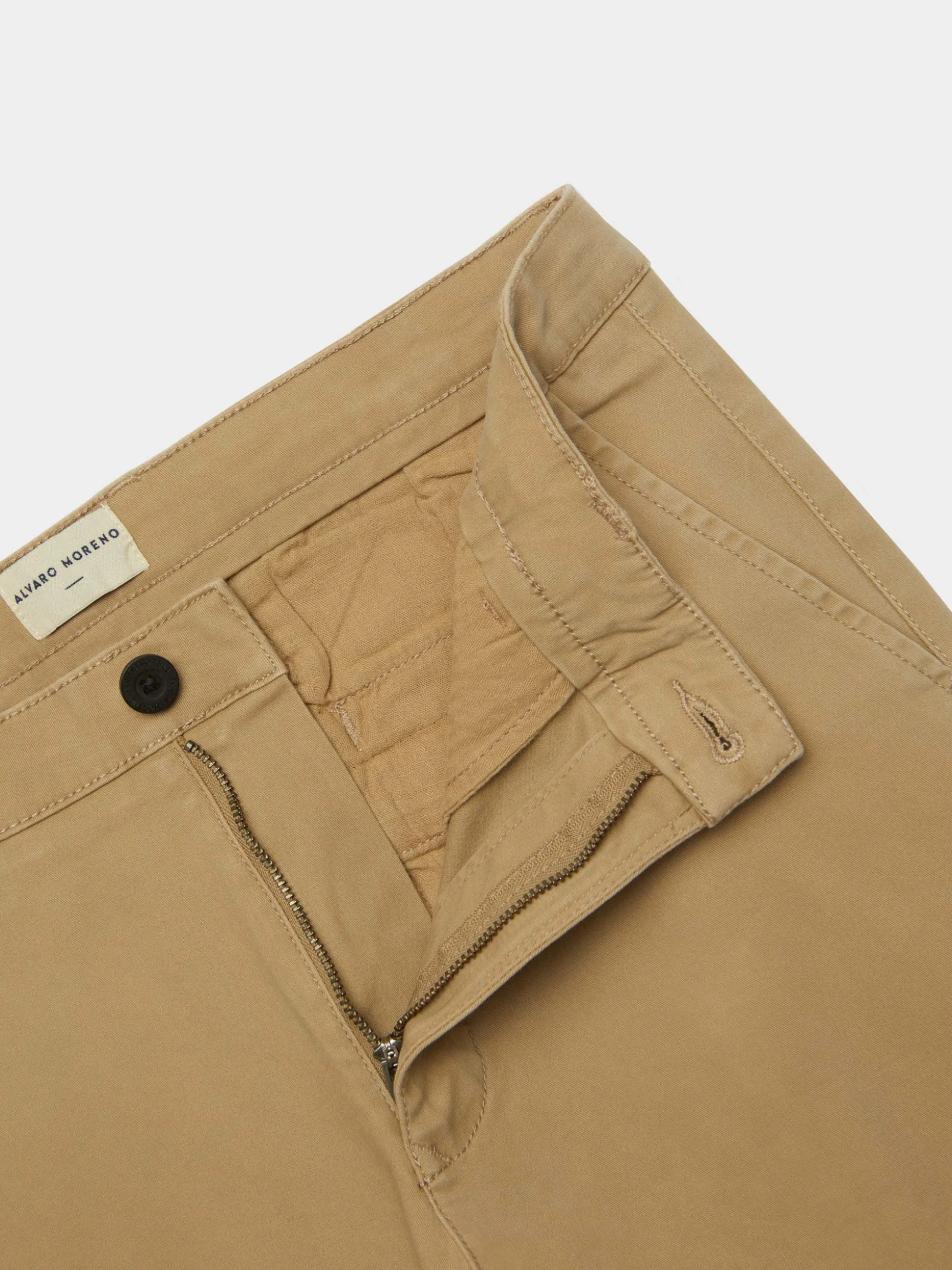 Pantaloni Chino Relax Fit: Comodità Quotidiana e Stile Senza Tempo - Collezione Alvaro Moreno Outlet