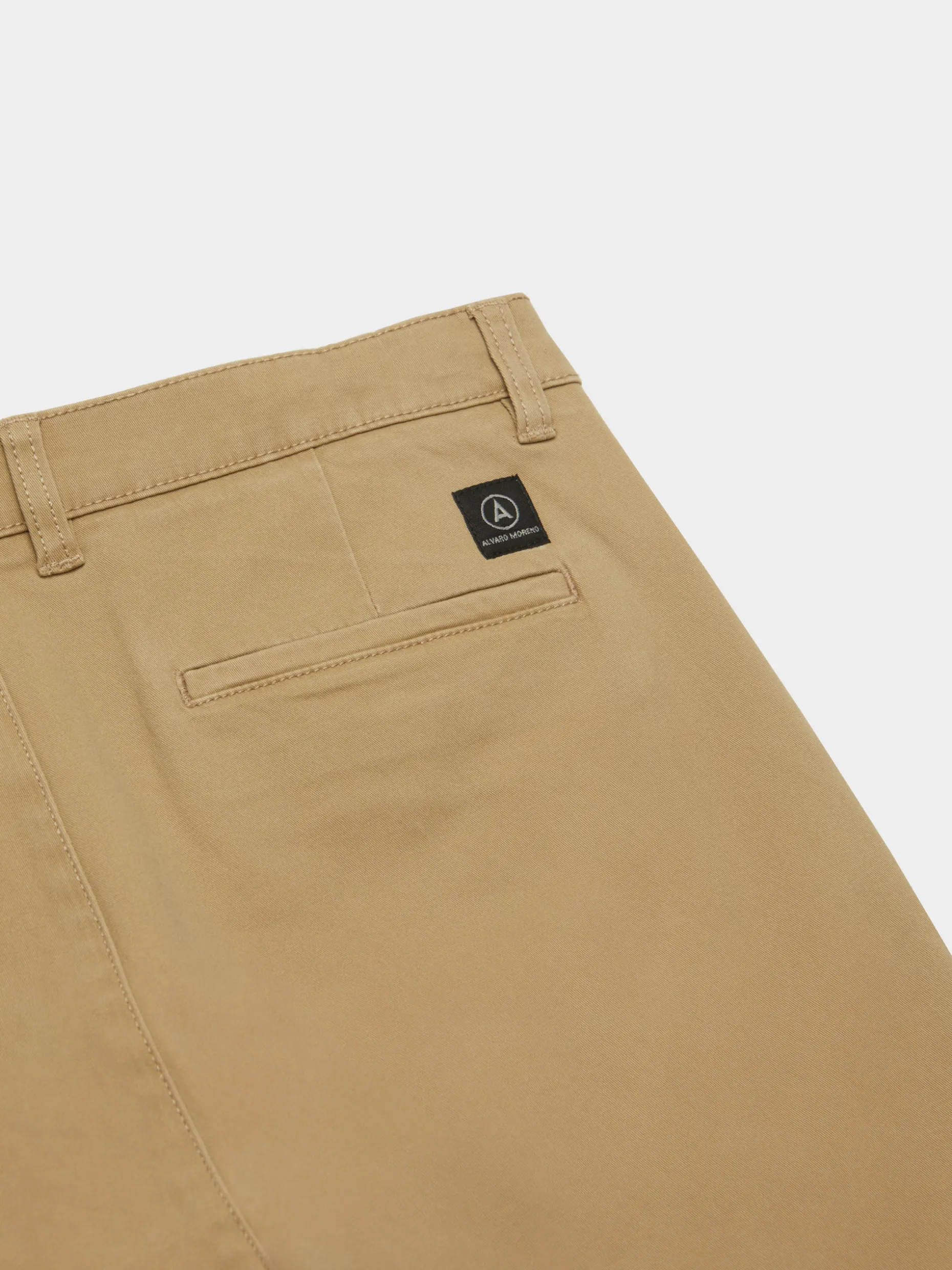 Pantaloni Chino Relax Fit: Comodità Quotidiana e Stile Senza Tempo - Collezione Alvaro Moreno Outlet