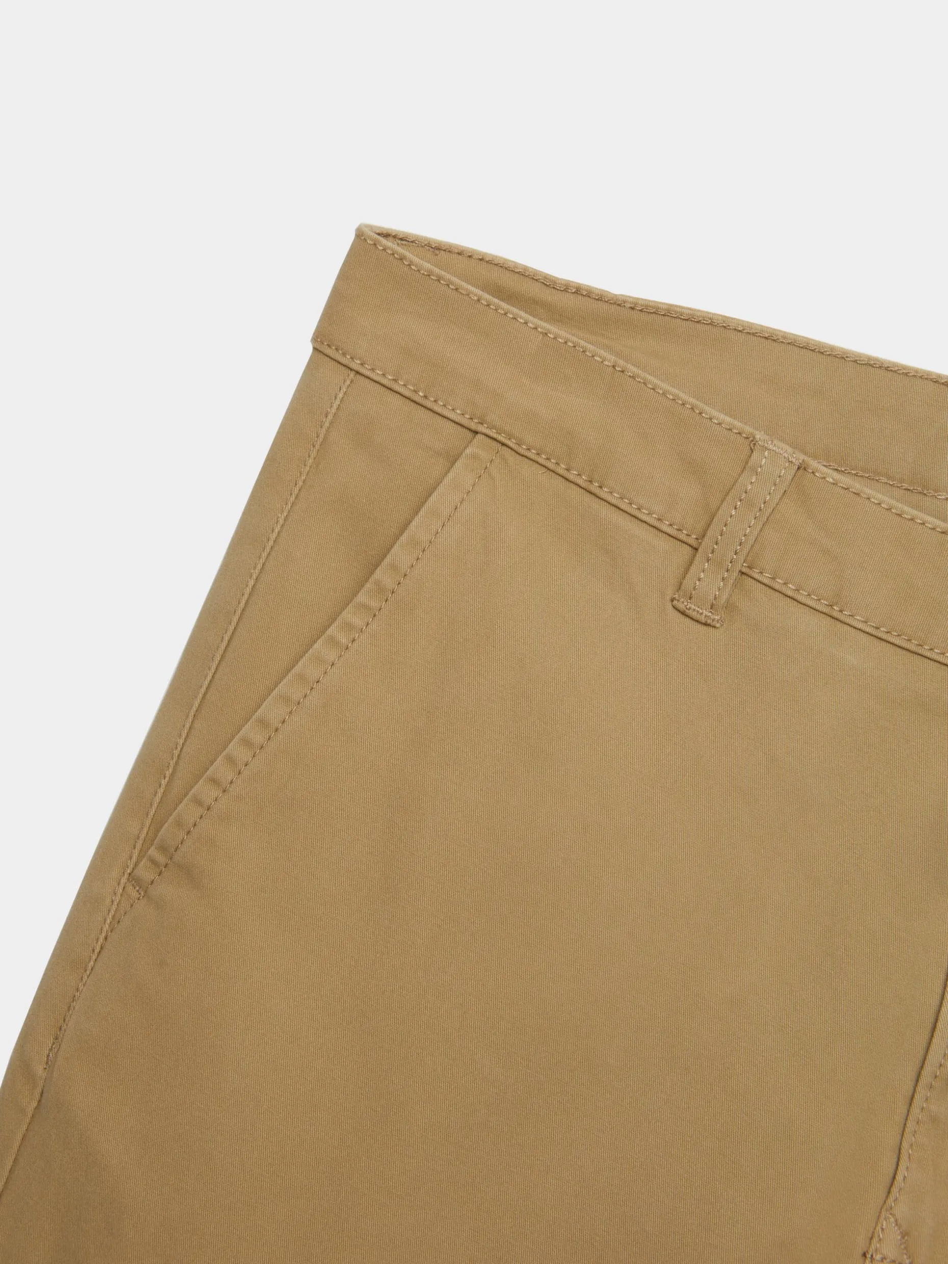 Pantaloni Chino Relax Fit: Comodità Quotidiana e Stile Senza Tempo - Collezione Alvaro Moreno Outlet