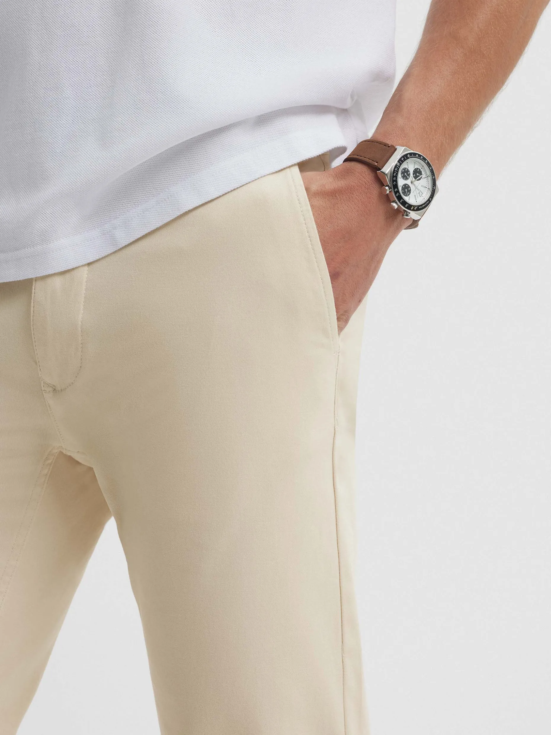 Pantaloni Chino Comodi ed Elastici - Stile Casual di Alvaro Moreno con Prezzo Imbattibile | Tessuto Traspirante e Taglio Moderno, Ideali per Tutto il Giorno | Garanzia di Qualità e Vestibilità Perfetta 

(Scopri il Massimo del Conforto con la Nostra Collezione Esclusiva)