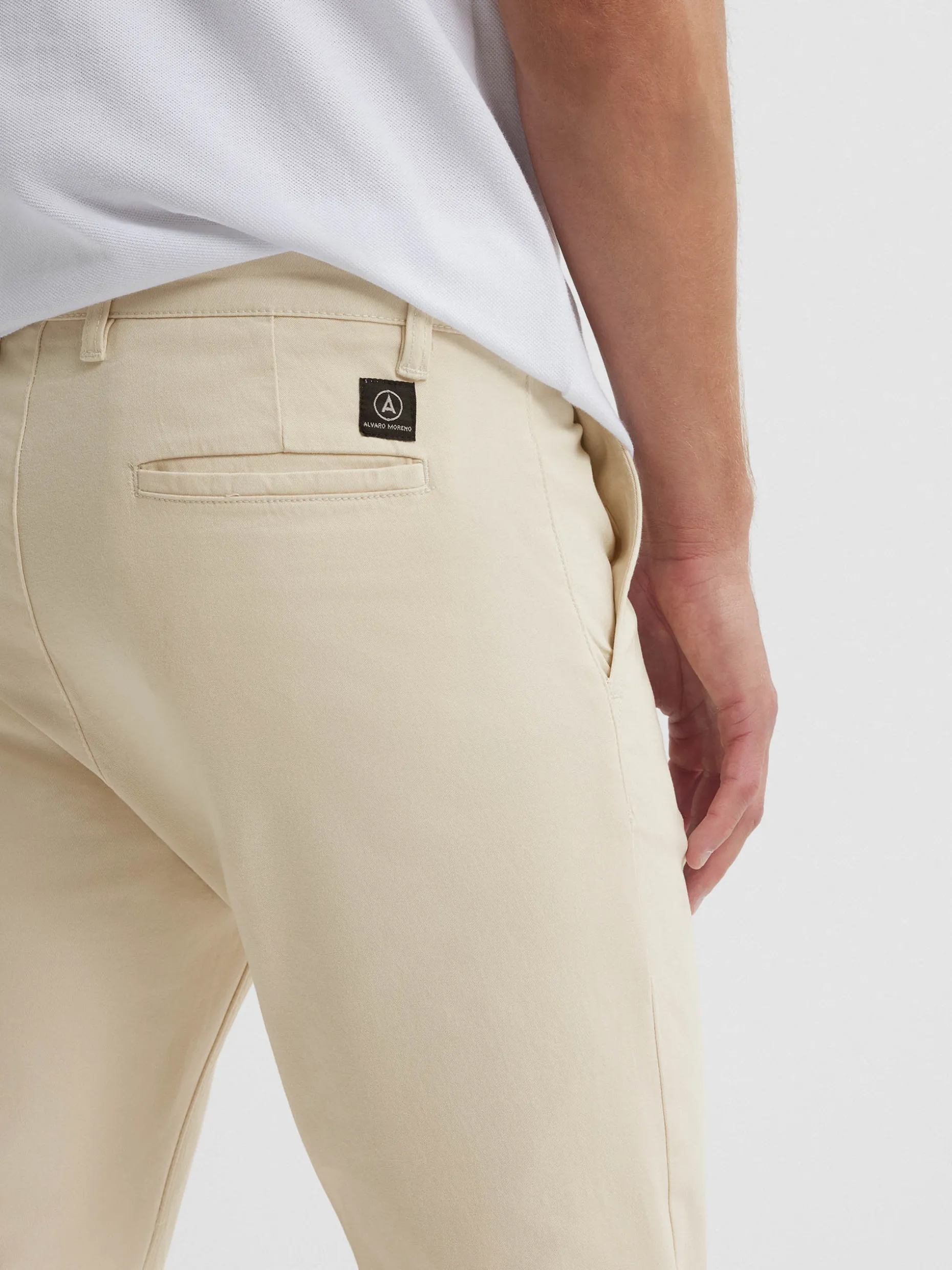 Pantaloni Chino Comodi ed Elastici - Stile Casual di Alvaro Moreno con Prezzo Imbattibile | Tessuto Traspirante e Taglio Moderno, Ideali per Tutto il Giorno | Garanzia di Qualità e Vestibilità Perfetta 

(Scopri il Massimo del Conforto con la Nostra Collezione Esclusiva)
