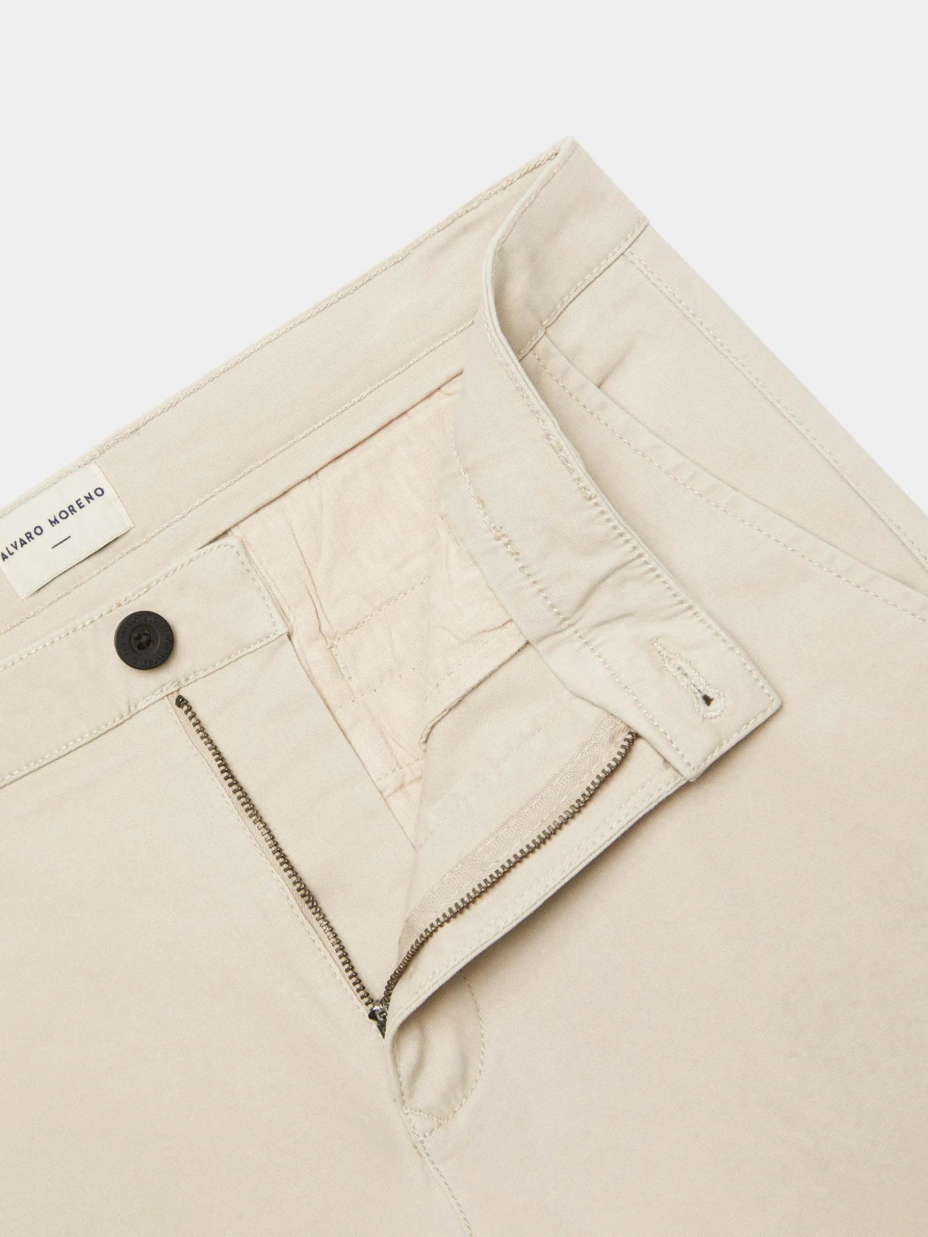 Pantaloni Chino Comodi ed Elastici - Stile Casual di Alvaro Moreno con Prezzo Imbattibile | Tessuto Traspirante e Taglio Moderno, Ideali per Tutto il Giorno | Garanzia di Qualità e Vestibilità Perfetta 

(Scopri il Massimo del Conforto con la Nostra Collezione Esclusiva)