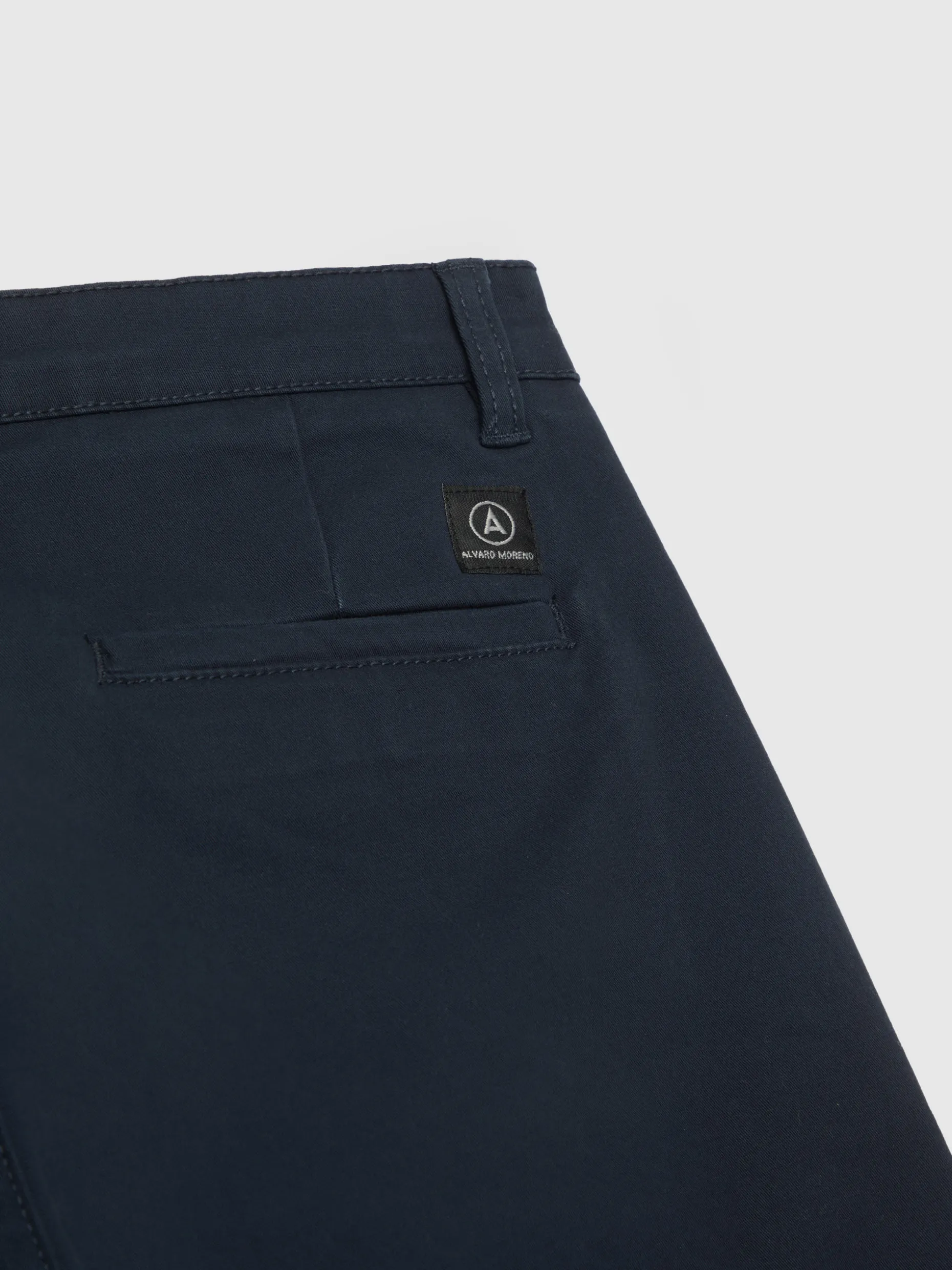 Pantaloni Chino Slim Fit Eleganti - Conforto Moderno a Prezzo Accessibile | Alvaro Moreno