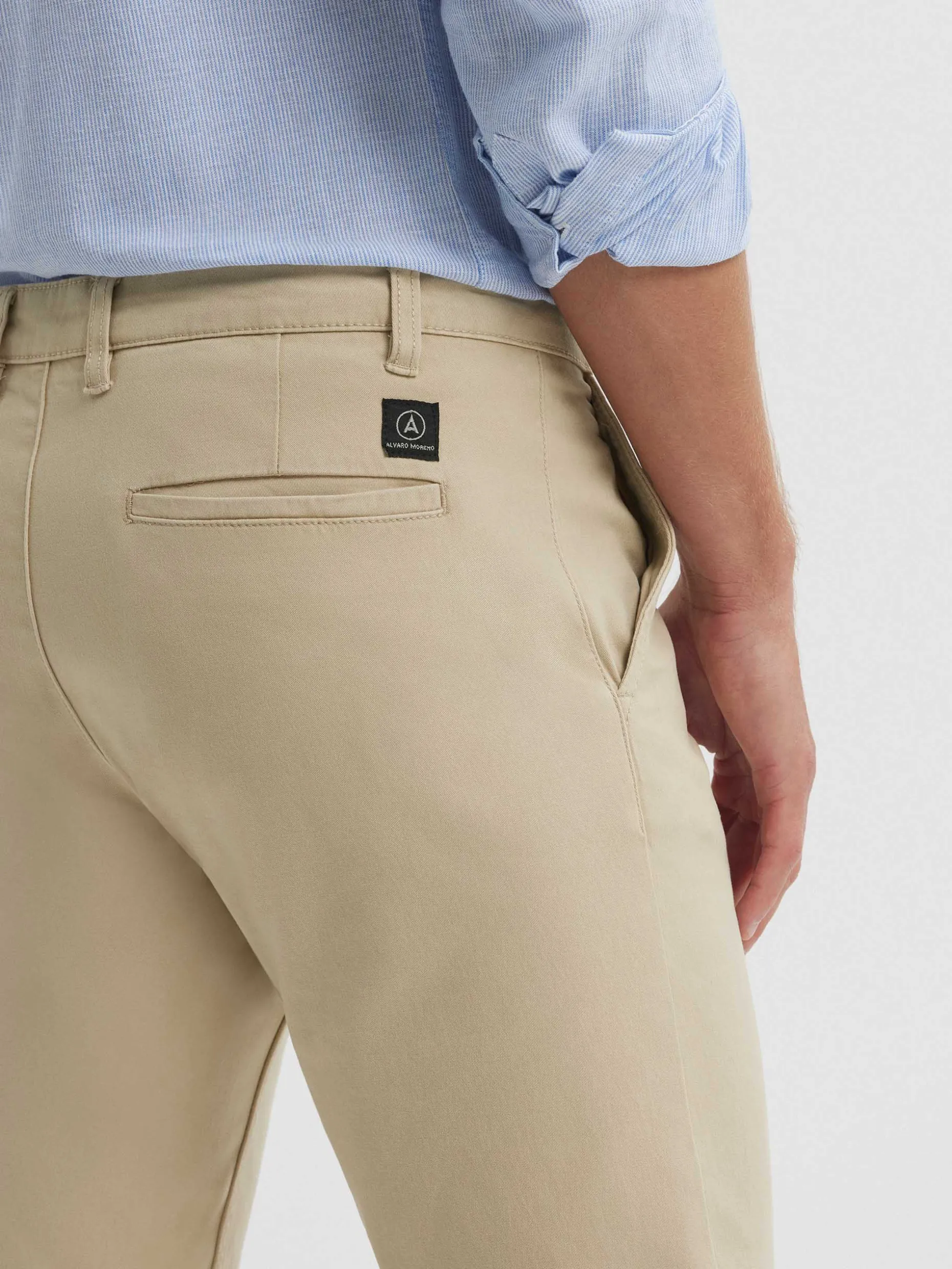 Pantaloni Chino Eleganti con Taglio Slim, Comodi e Versatili - Promozione Flash Alvaro Moreno!