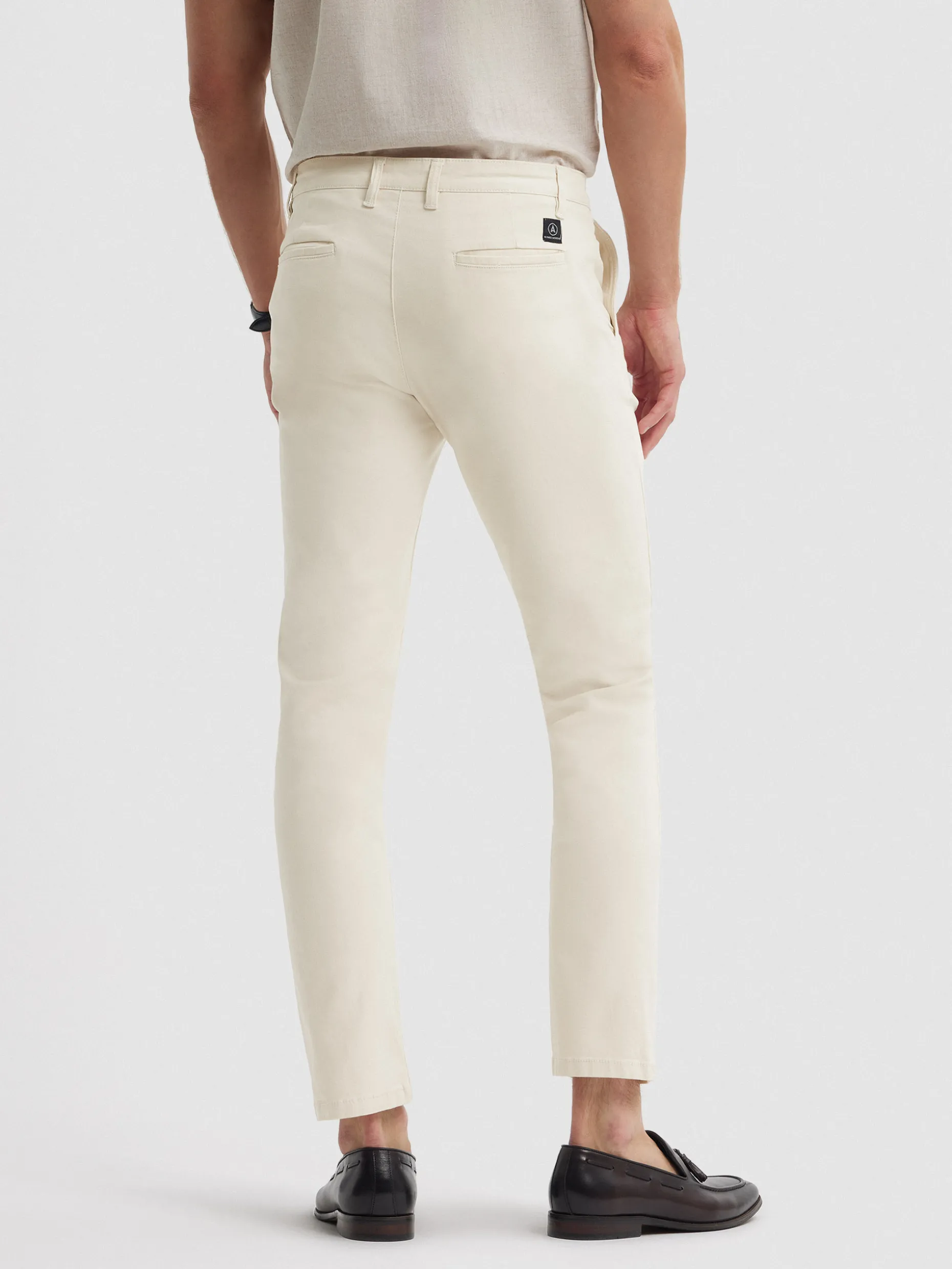Pantaloni Chino Comodi e Moderni - Taglio Slim Premium | Promozione Alvaro Moreno

(：，，，，，SEO)