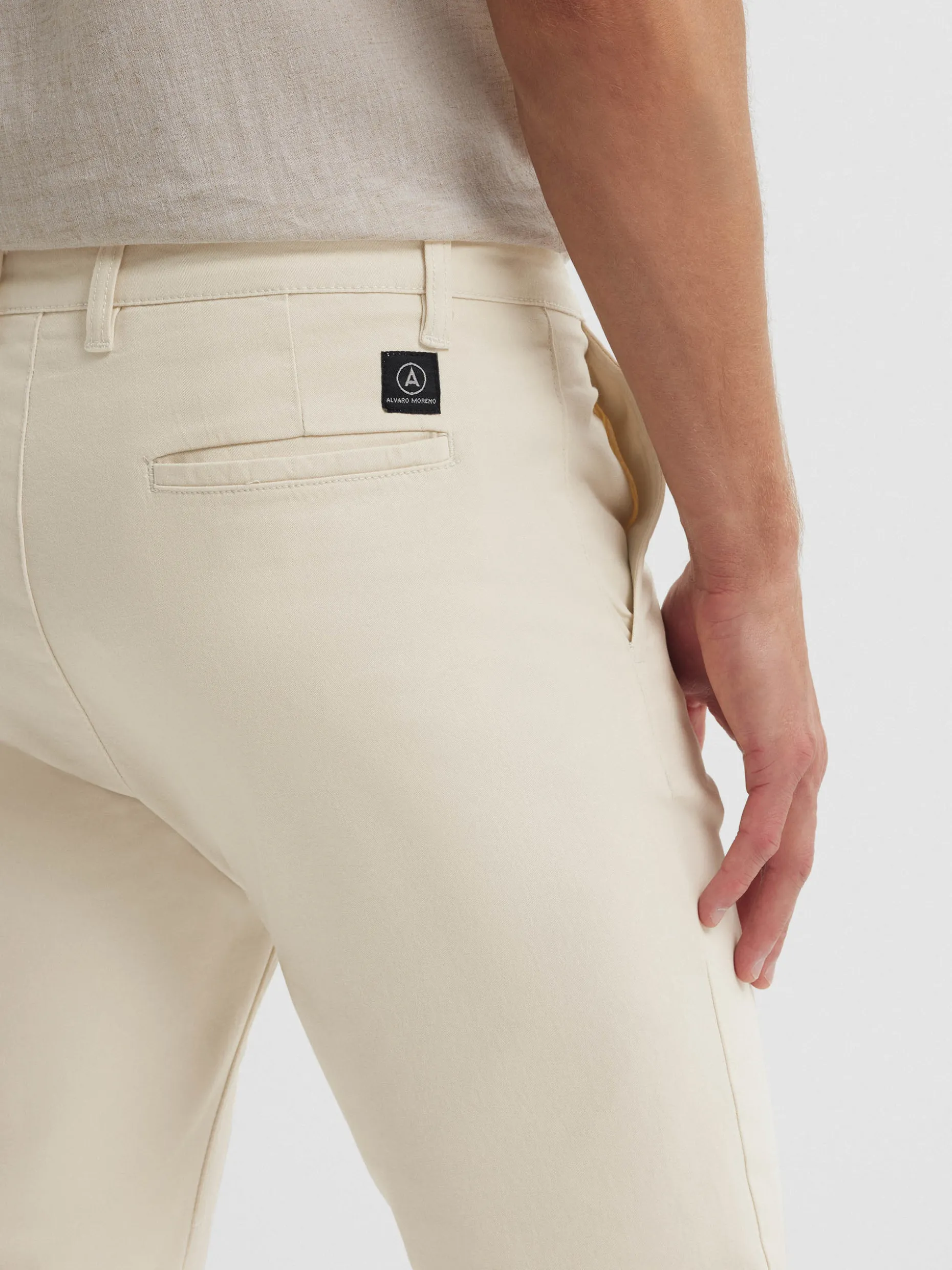 Pantaloni Chino Comodi e Moderni - Taglio Slim Premium | Promozione Alvaro Moreno

(：，，，，，SEO)