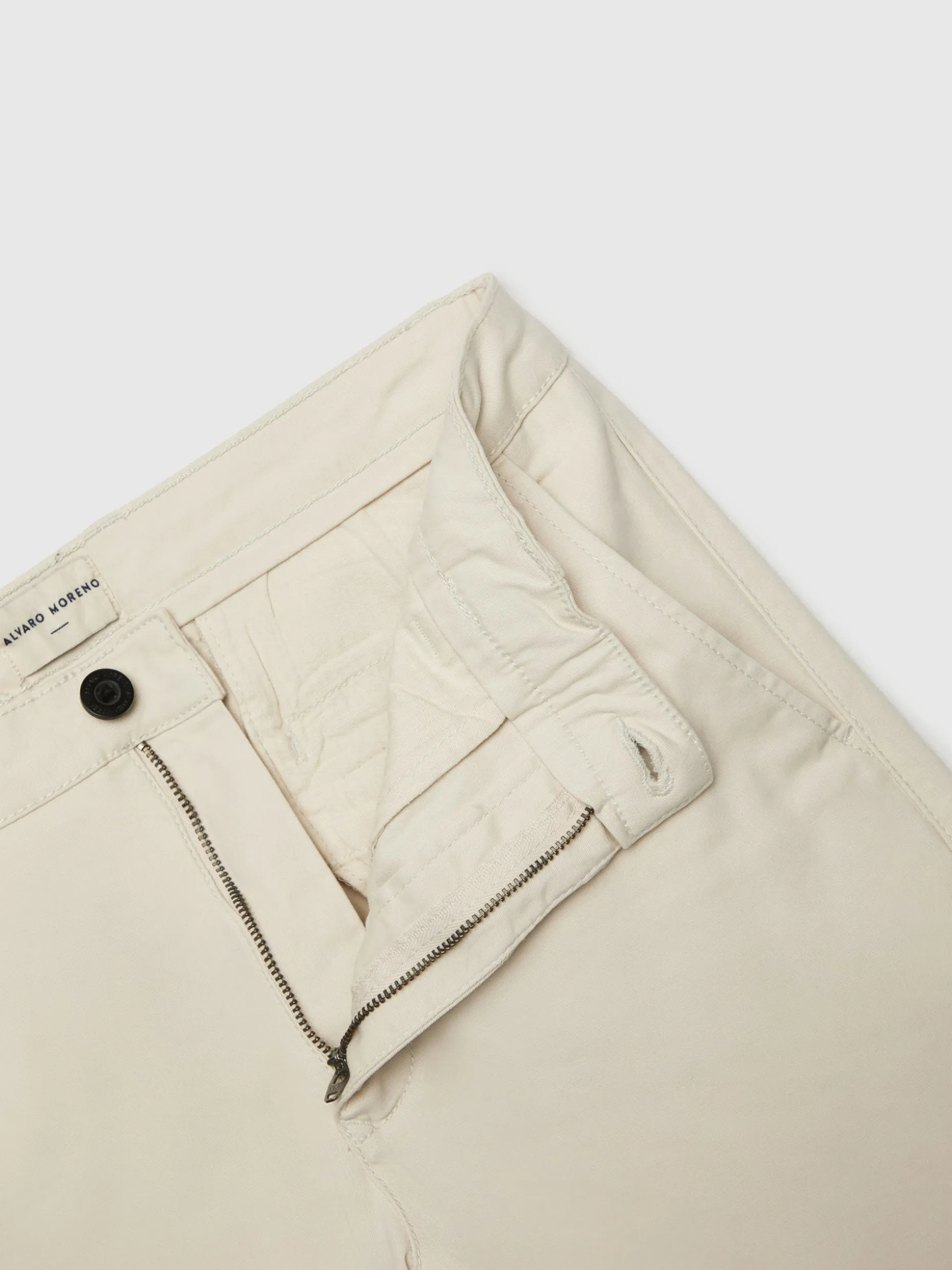 Pantaloni Chino Comodi e Moderni - Taglio Slim Premium | Promozione Alvaro Moreno

(：，，，，，SEO)