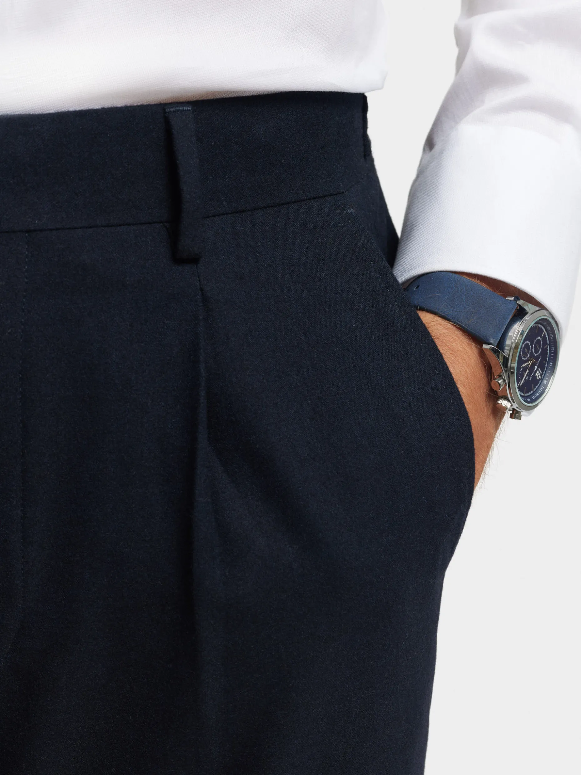 Pantaloni Classici in Tessuto Twill di Alvaro Moreno - Scelta Top con Confezione Elegante