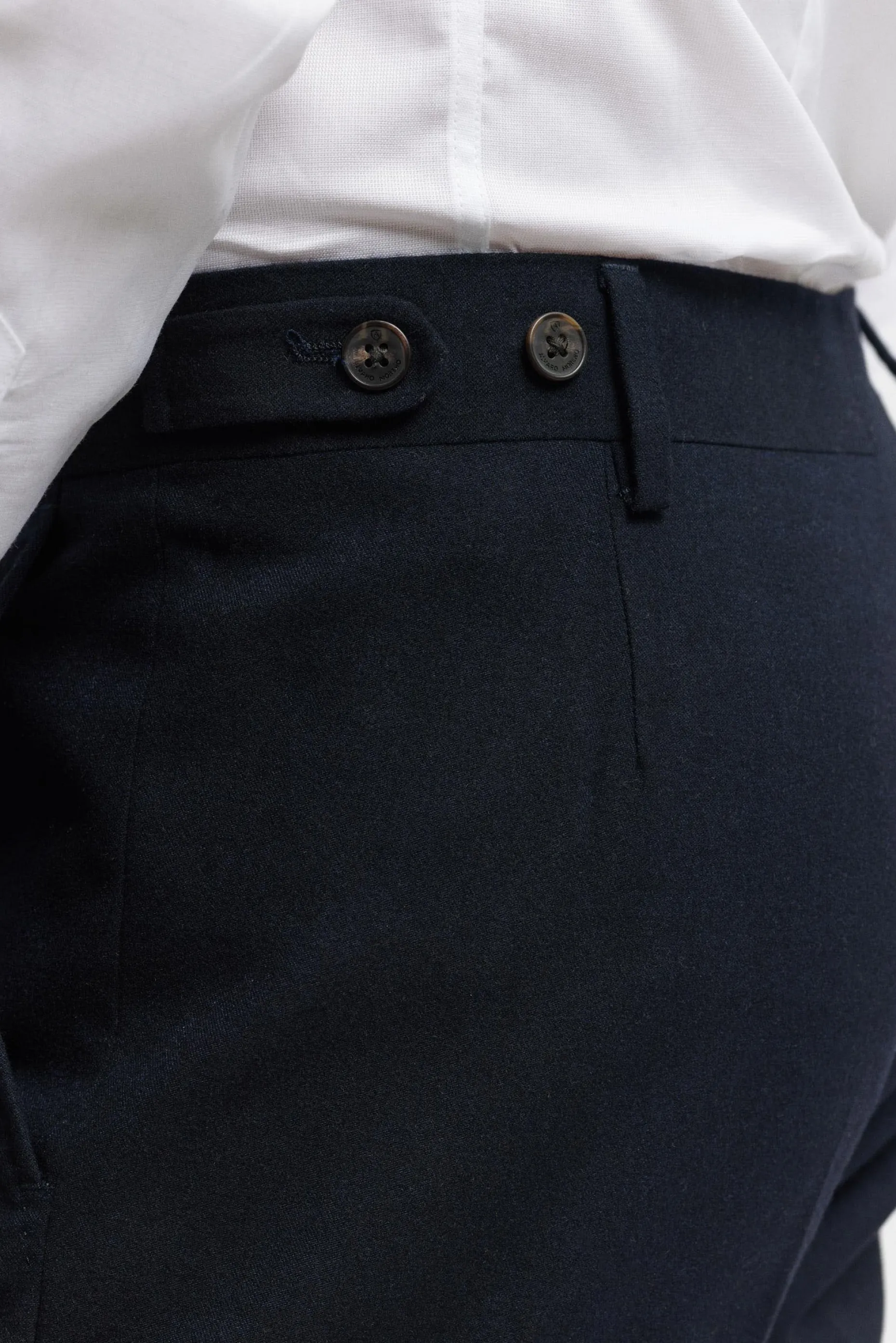 Pantaloni Classici in Tessuto Twill di Alvaro Moreno - Scelta Top con Confezione Elegante