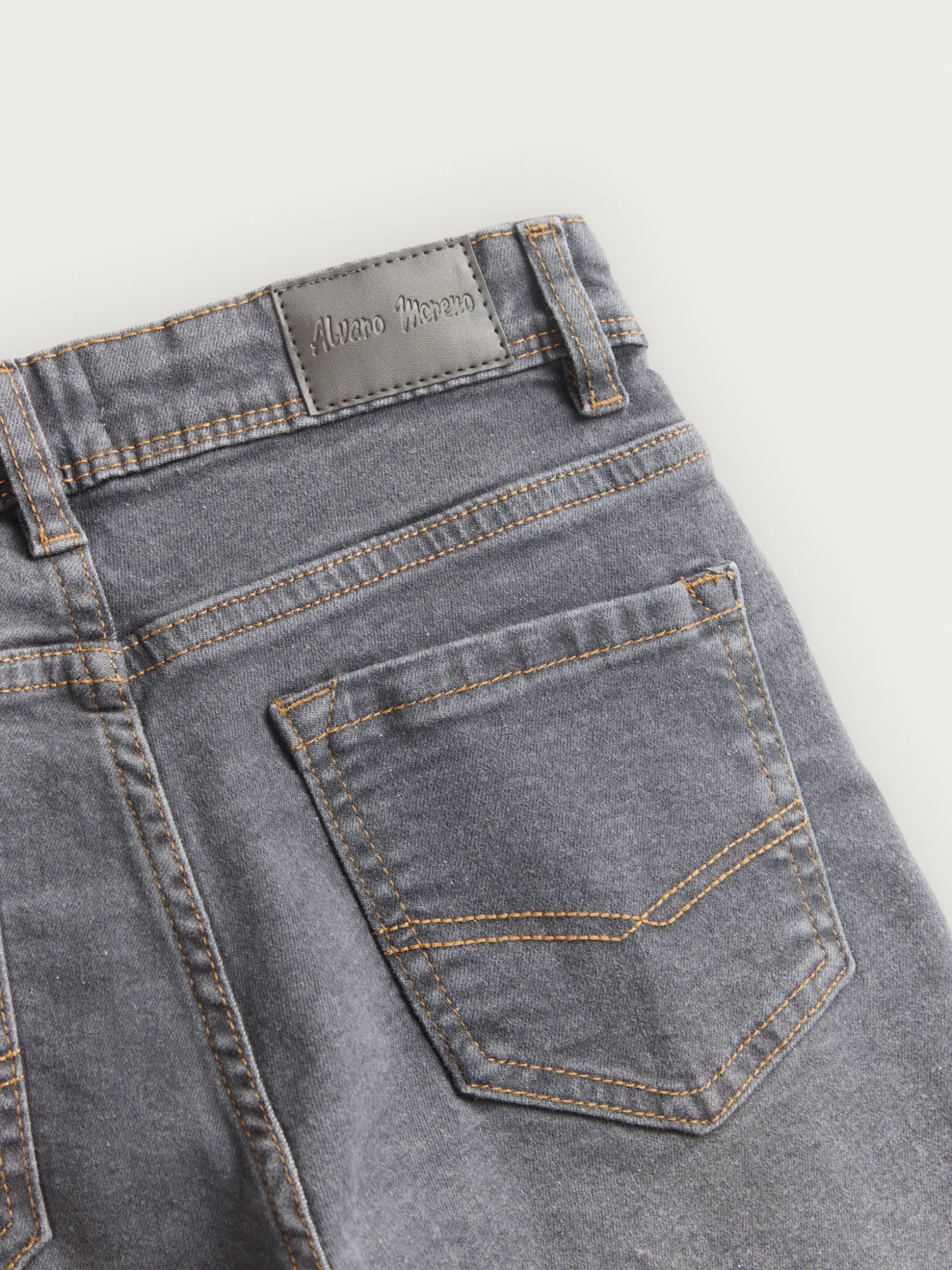 Jeans Comodi per Bambini - Tessuto Denim Resistenti | Alvaro Moreno in Offerta Imperdibile