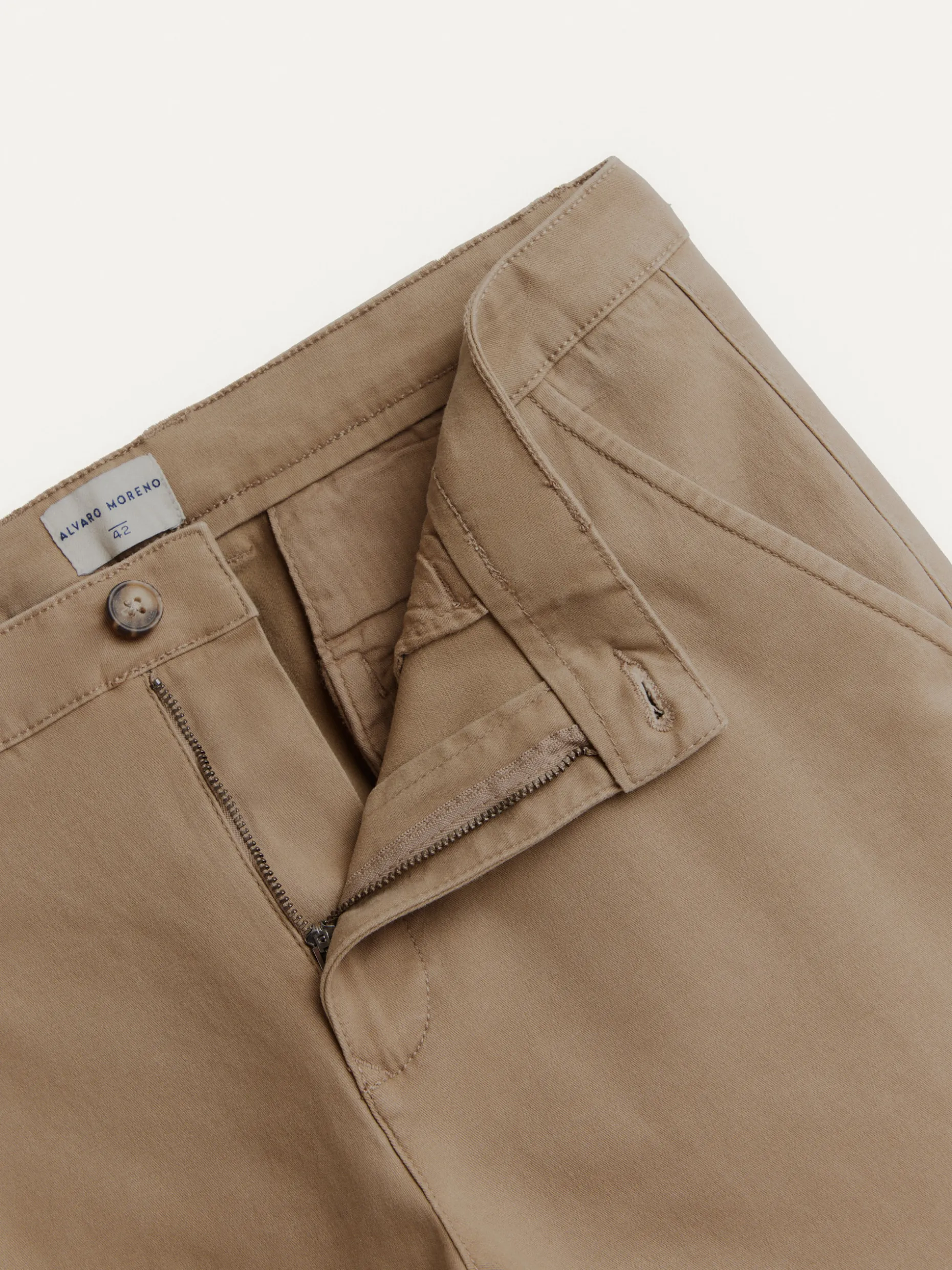 Pantaloni Uomo Elvis Design in Tessuto Premium - Exclusive Alvaro Moreno Edizione Limitata con Taglio Moderno e Comfort Classico